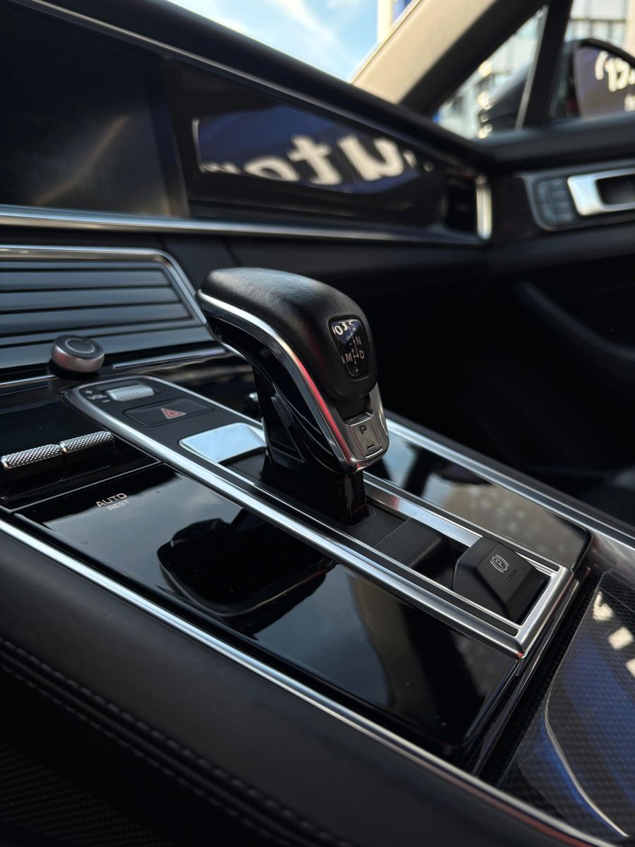 Fahrzeugabbildung Porsche Panamera 4 S-Matrix-Bose-Luftfederung-Carbon