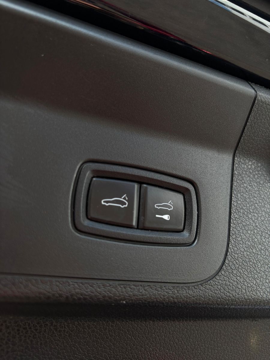 Fahrzeugabbildung Porsche Panamera 4 S-Matrix-Bose-Luftfederung-Carbon