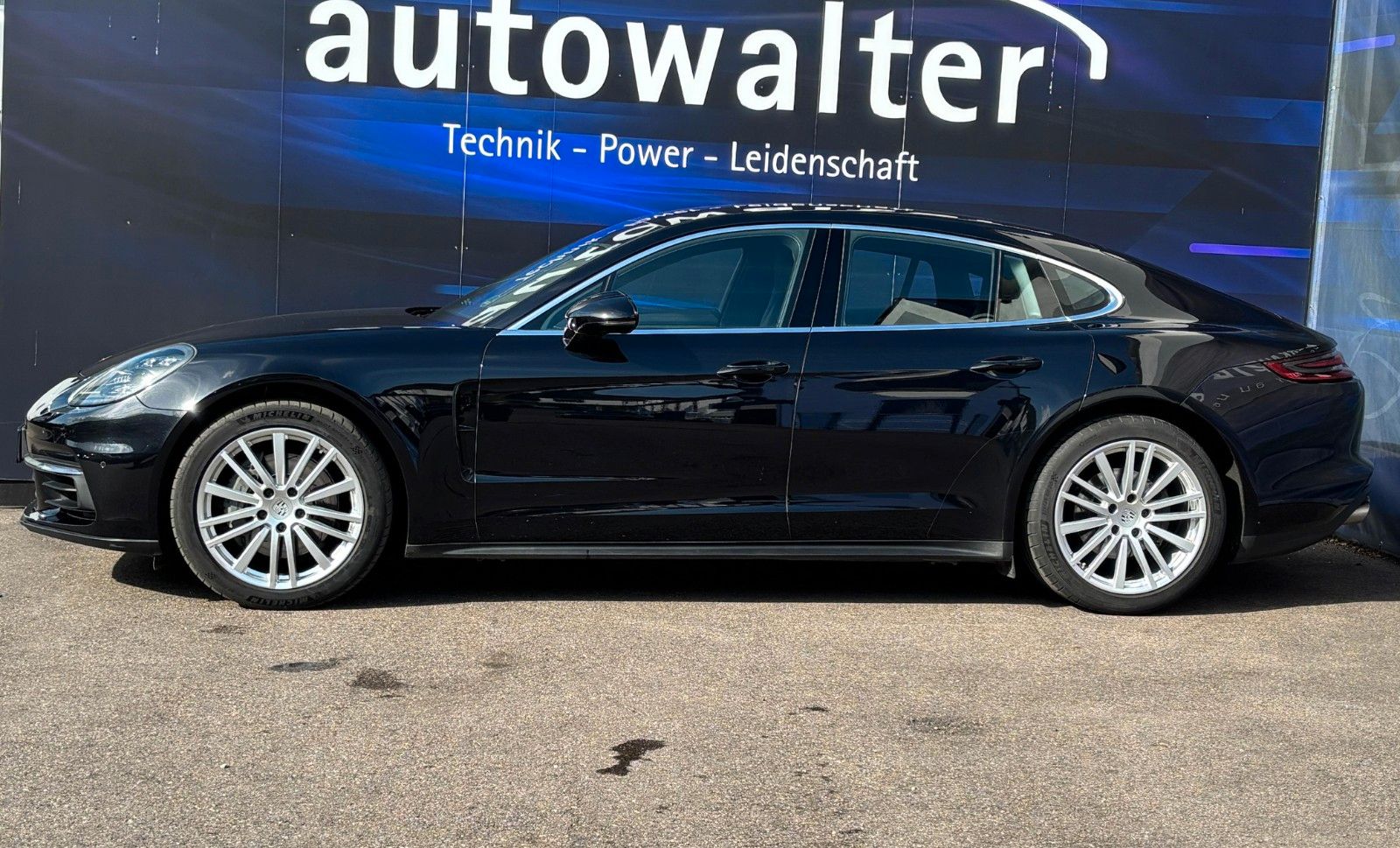 Fahrzeugabbildung Porsche Panamera 4 S-Matrix-Bose-Luftfederung-Carbon