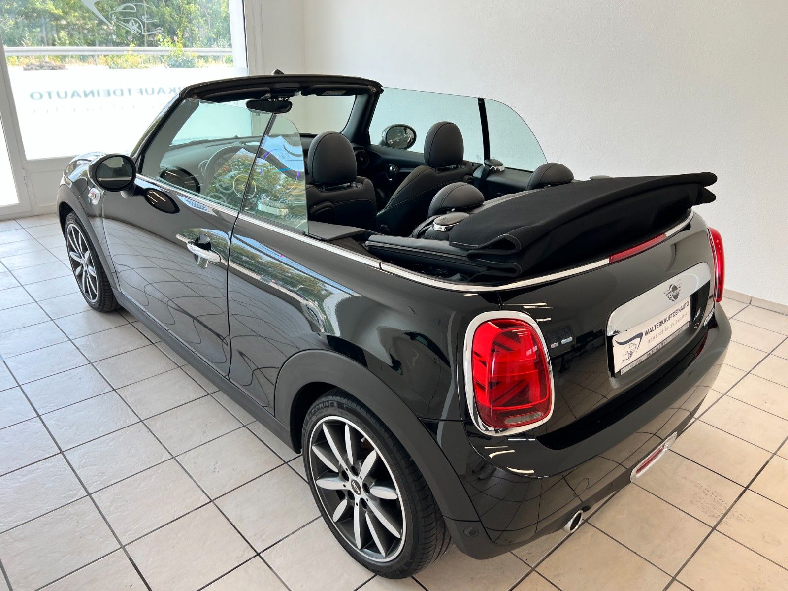 Fahrzeugabbildung MINI COOPER Cabrio*Chili*LED*NaviPlus*PDC*DCC