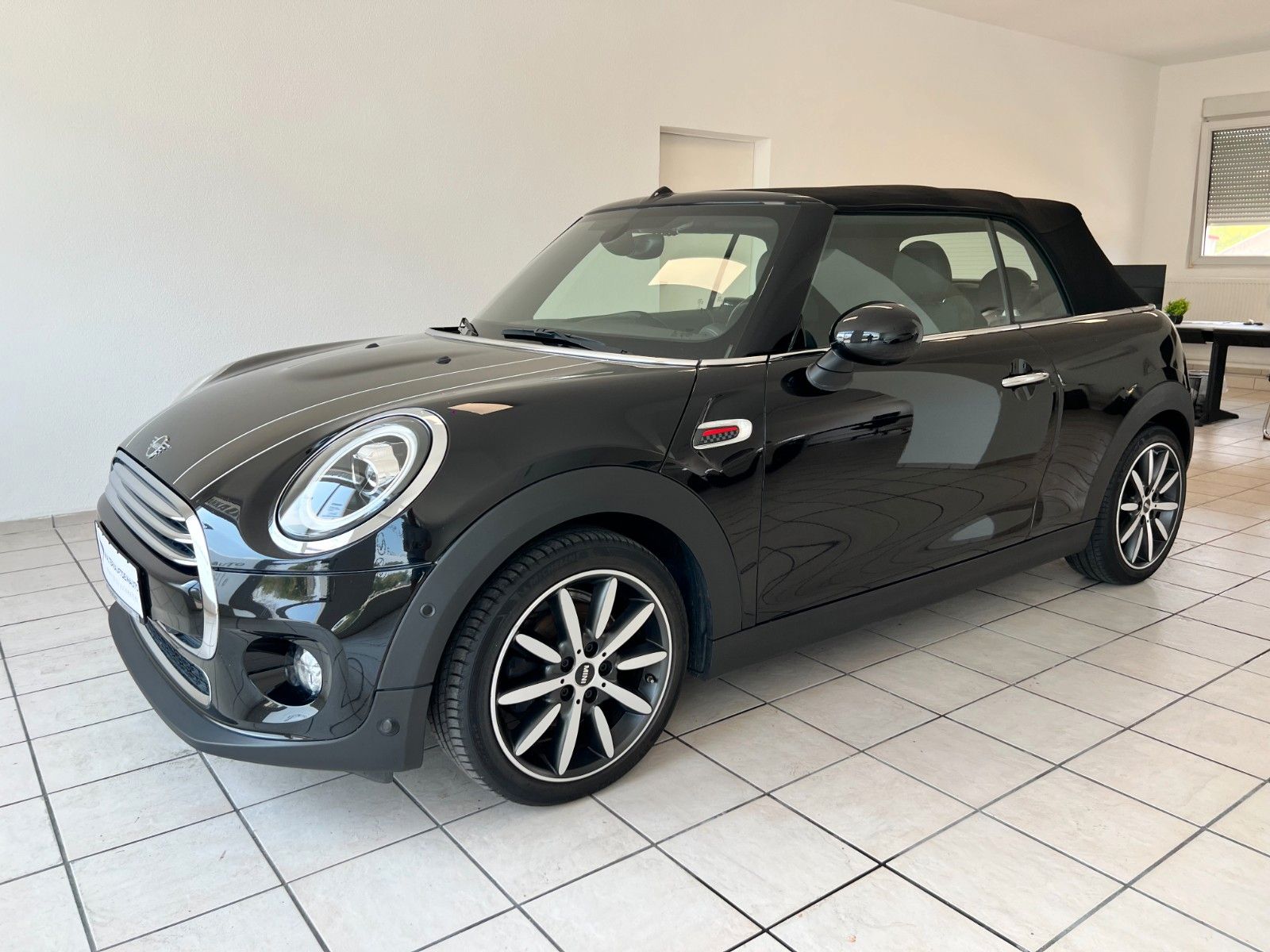 Fahrzeugabbildung MINI COOPER Cabrio*Chili*LED*NaviPlus*PDC*DCC