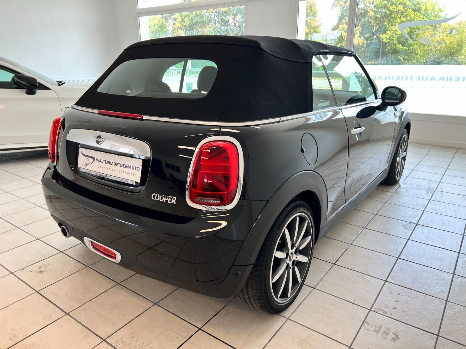 Fahrzeugabbildung MINI COOPER Cabrio*Chili*LED*NaviPlus*PDC*DCC