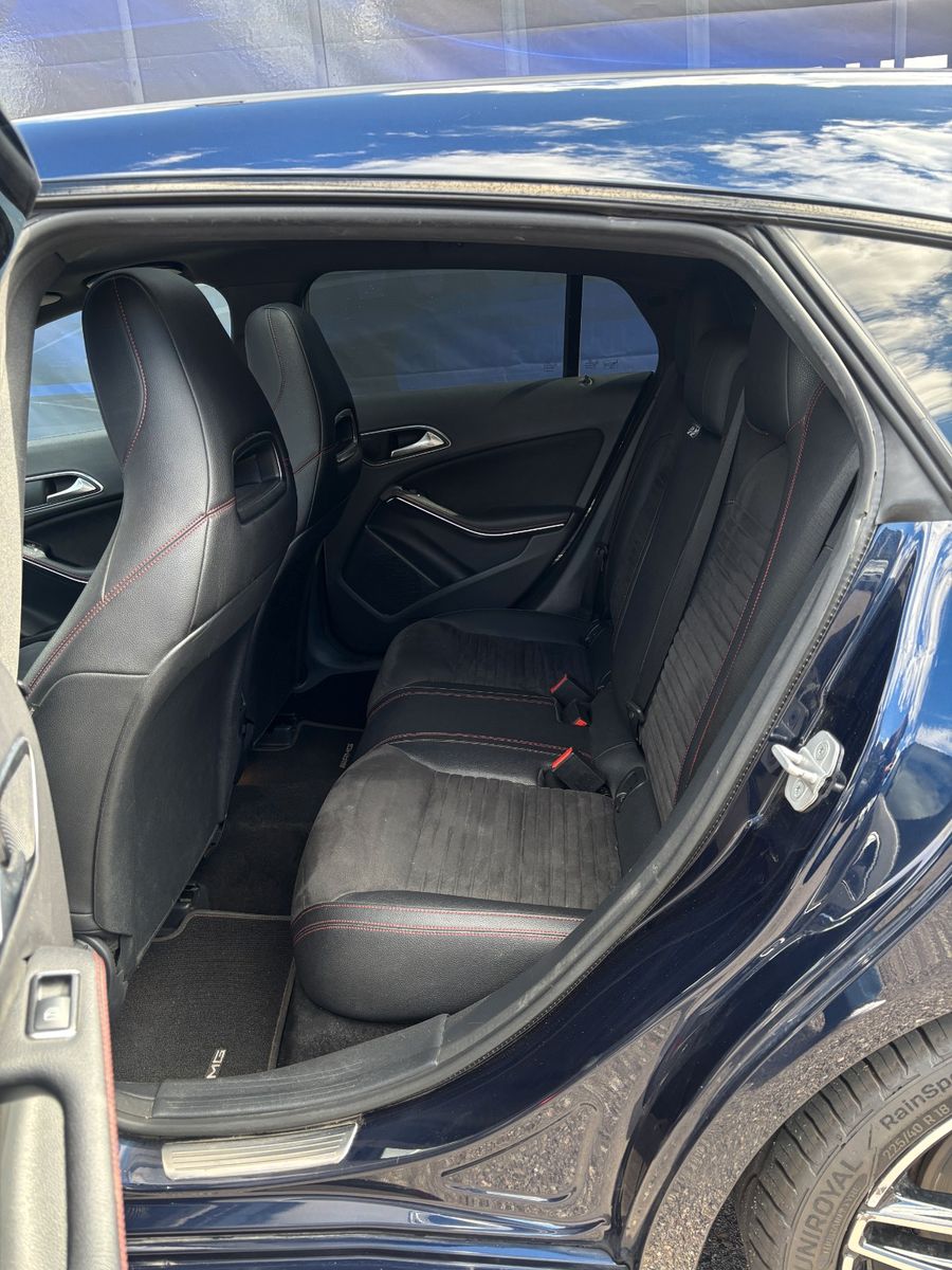Fahrzeugabbildung Mercedes-Benz Shooting Brake CLA 220 CDI Panorama-Dach
