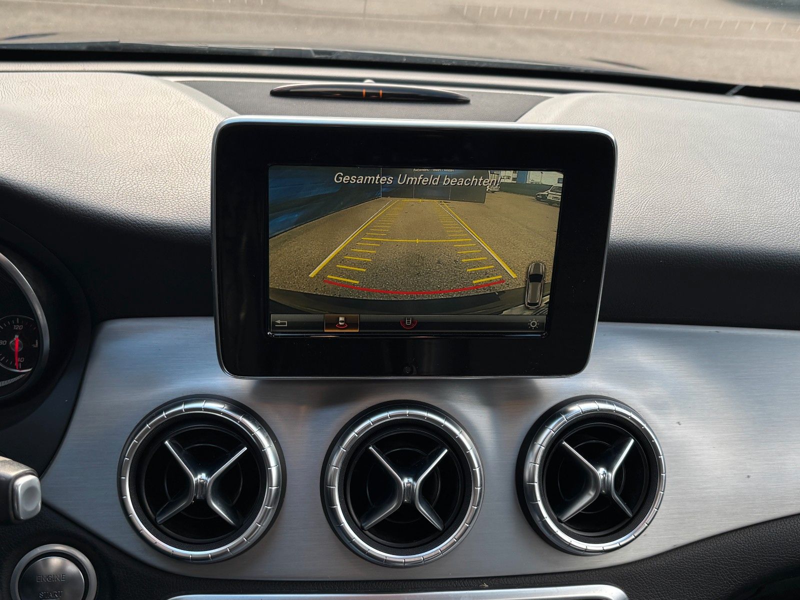 Fahrzeugabbildung Mercedes-Benz Shooting Brake CLA 220 CDI Panorama-Dach