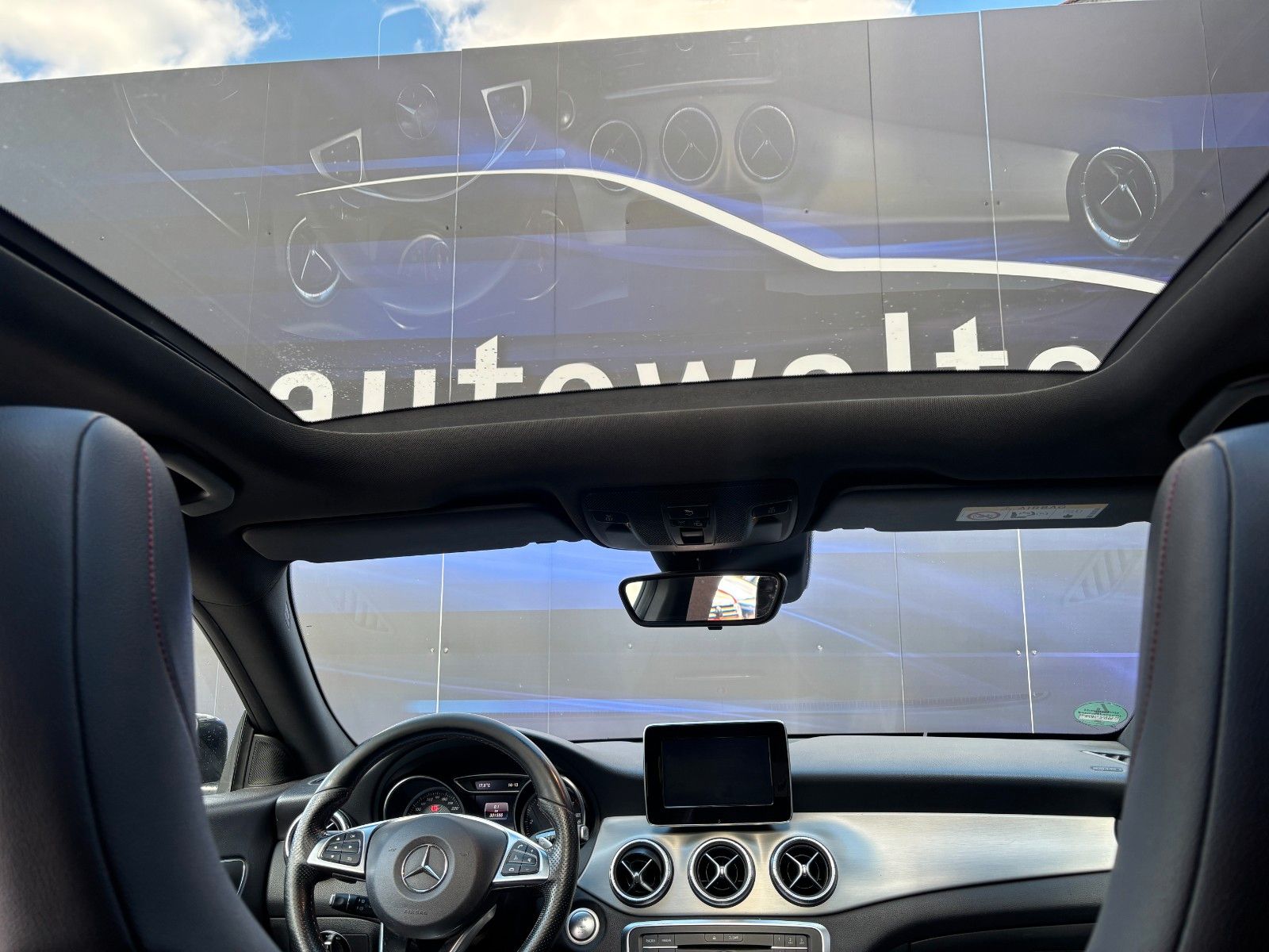 Fahrzeugabbildung Mercedes-Benz Shooting Brake CLA 220 CDI Panorama-Dach