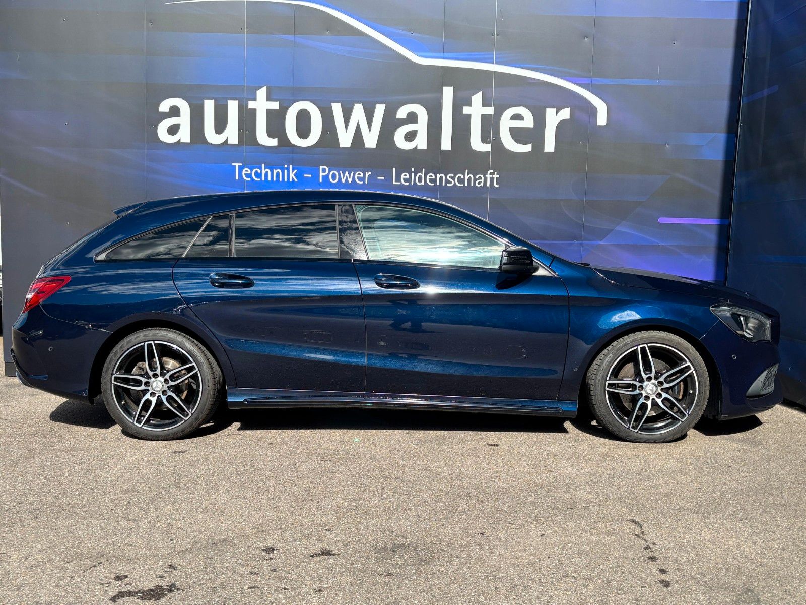 Fahrzeugabbildung Mercedes-Benz Shooting Brake CLA 220 CDI Panorama-Dach