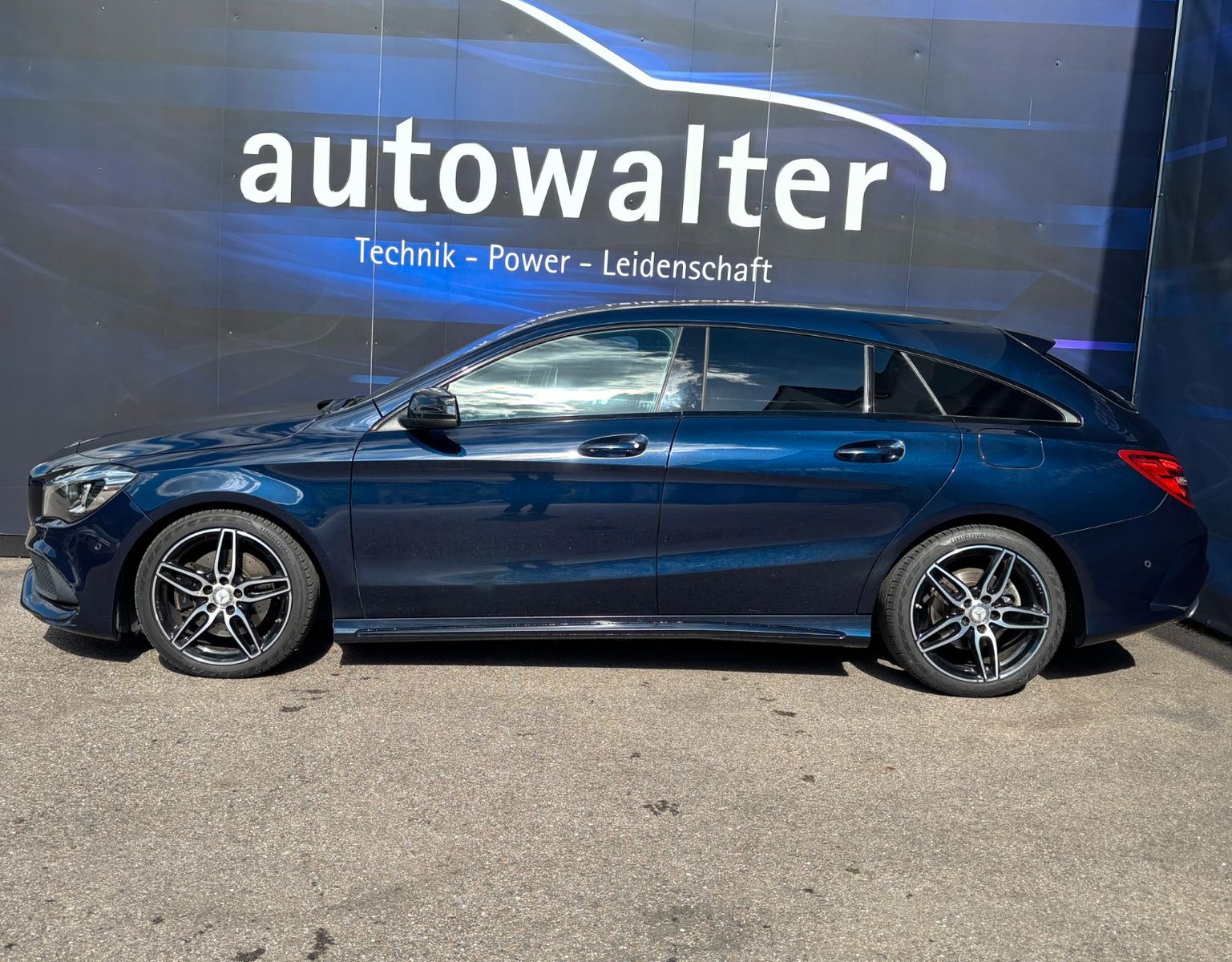 Fahrzeugabbildung Mercedes-Benz Shooting Brake CLA 220 CDI Panorama-Dach