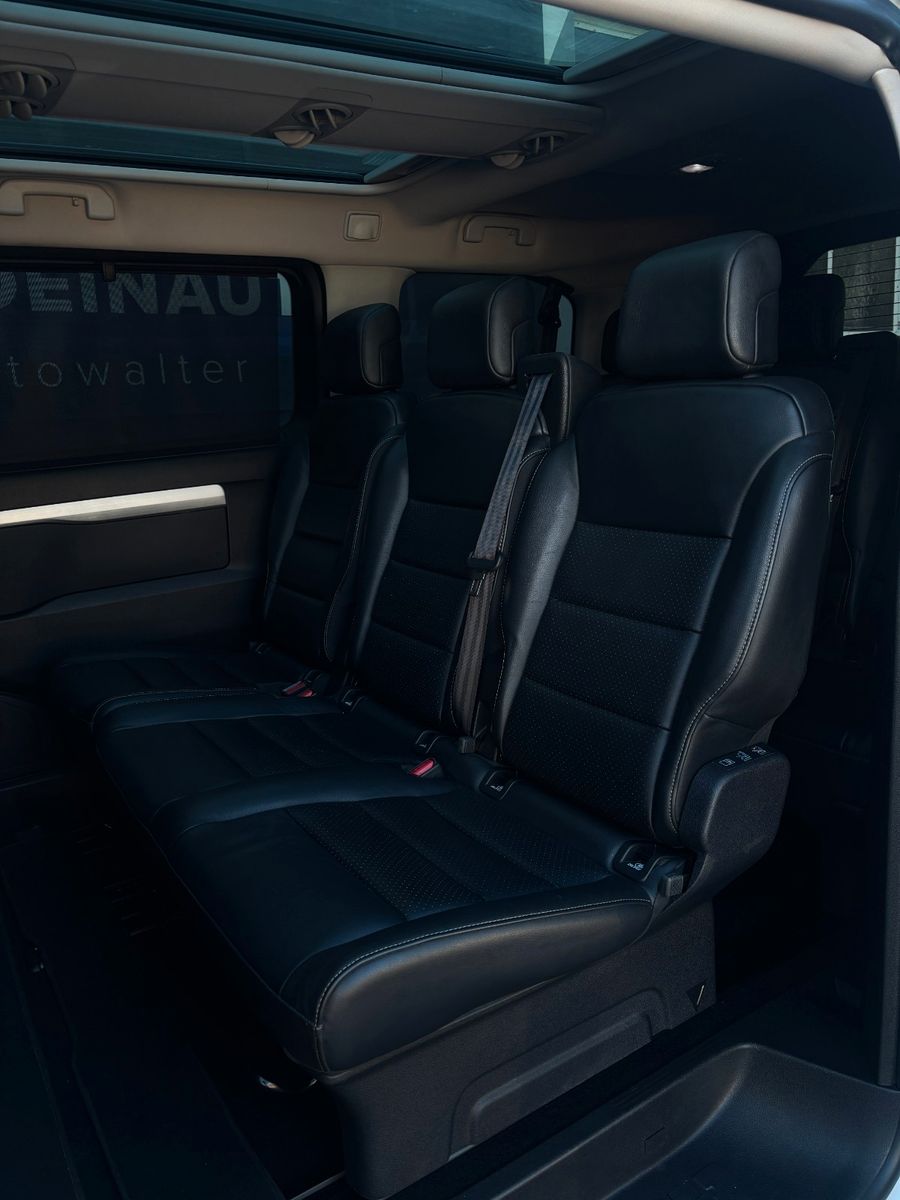 Fahrzeugabbildung Opel Zafira Life Innovation M 8 Sitzer