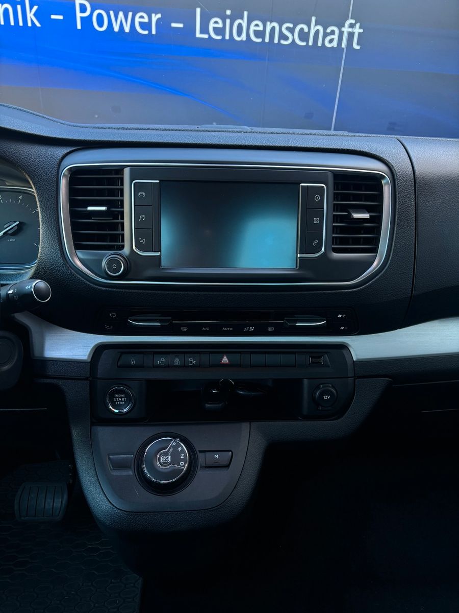 Fahrzeugabbildung Opel Zafira Life Innovation M 8 Sitzer