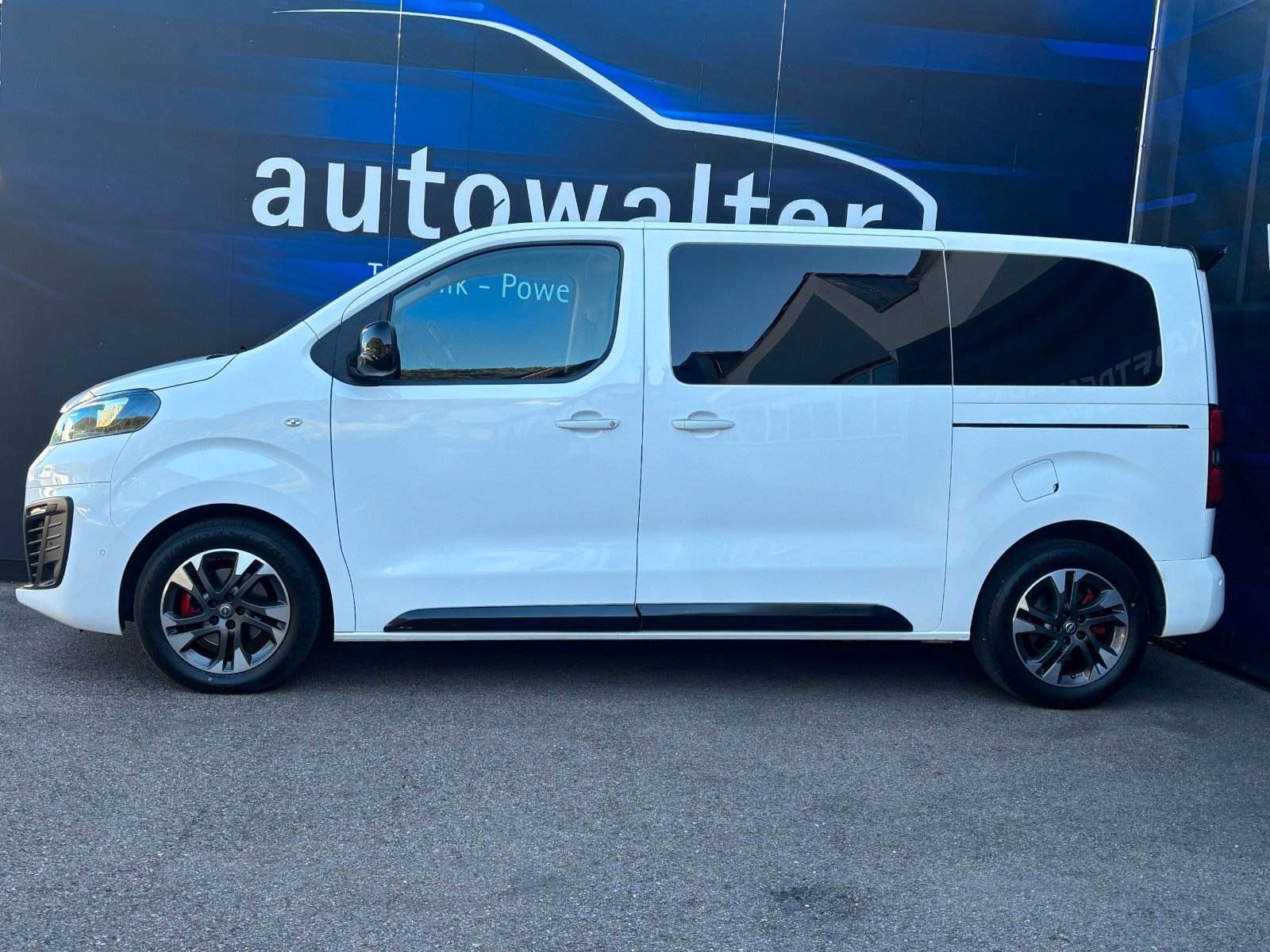Fahrzeugabbildung Opel Zafira Life Innovation M 8 Sitzer