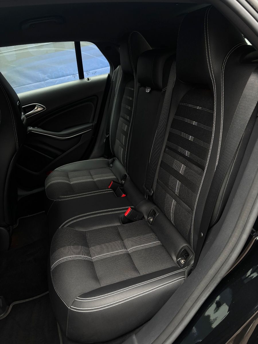 Fahrzeugabbildung Mercedes-Benz CLA Shooting Brake CLA 180