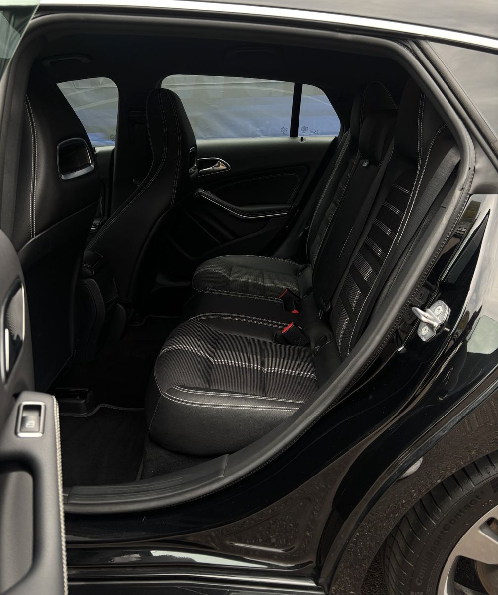 Fahrzeugabbildung Mercedes-Benz CLA Shooting Brake CLA 180