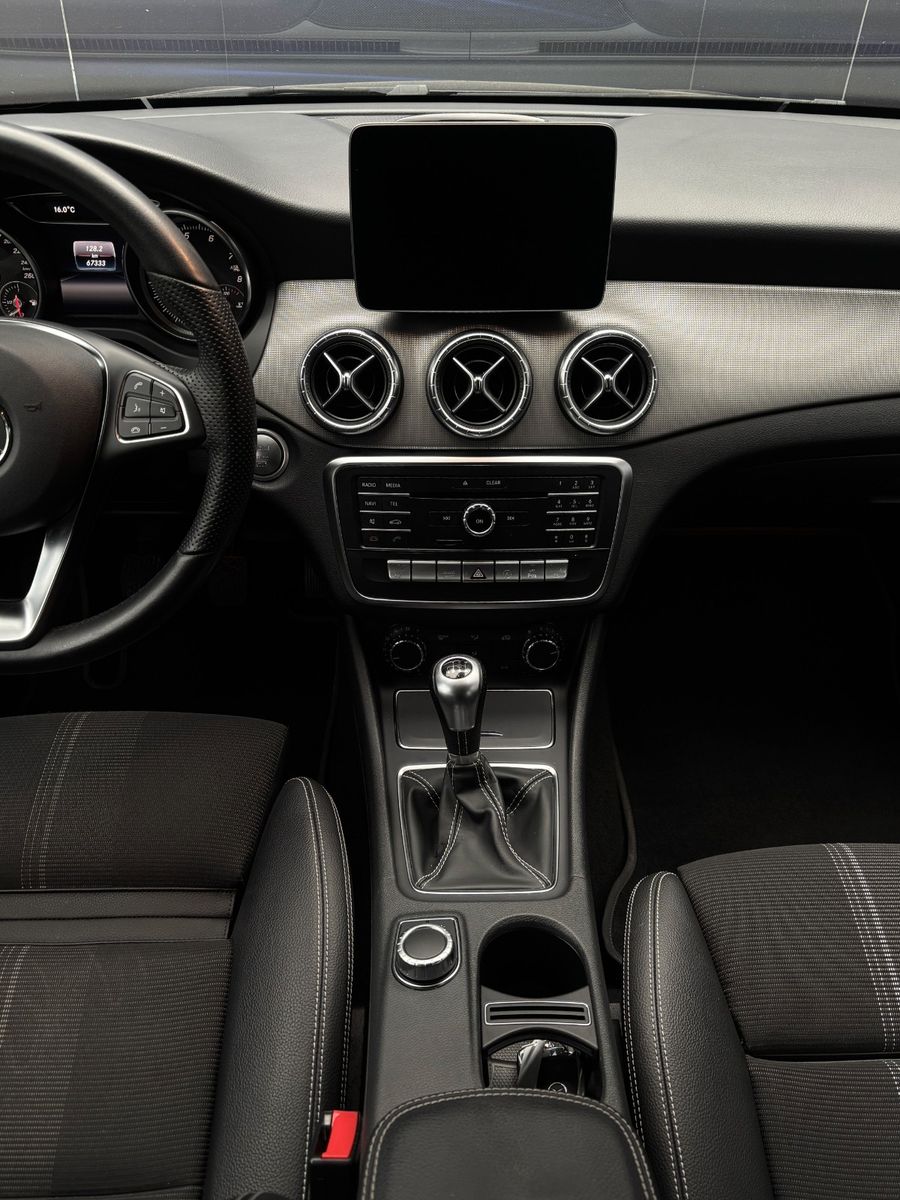 Fahrzeugabbildung Mercedes-Benz CLA Shooting Brake CLA 180