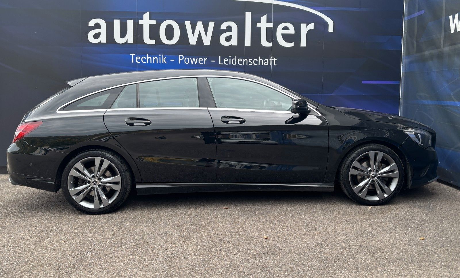 Fahrzeugabbildung Mercedes-Benz CLA Shooting Brake CLA 180