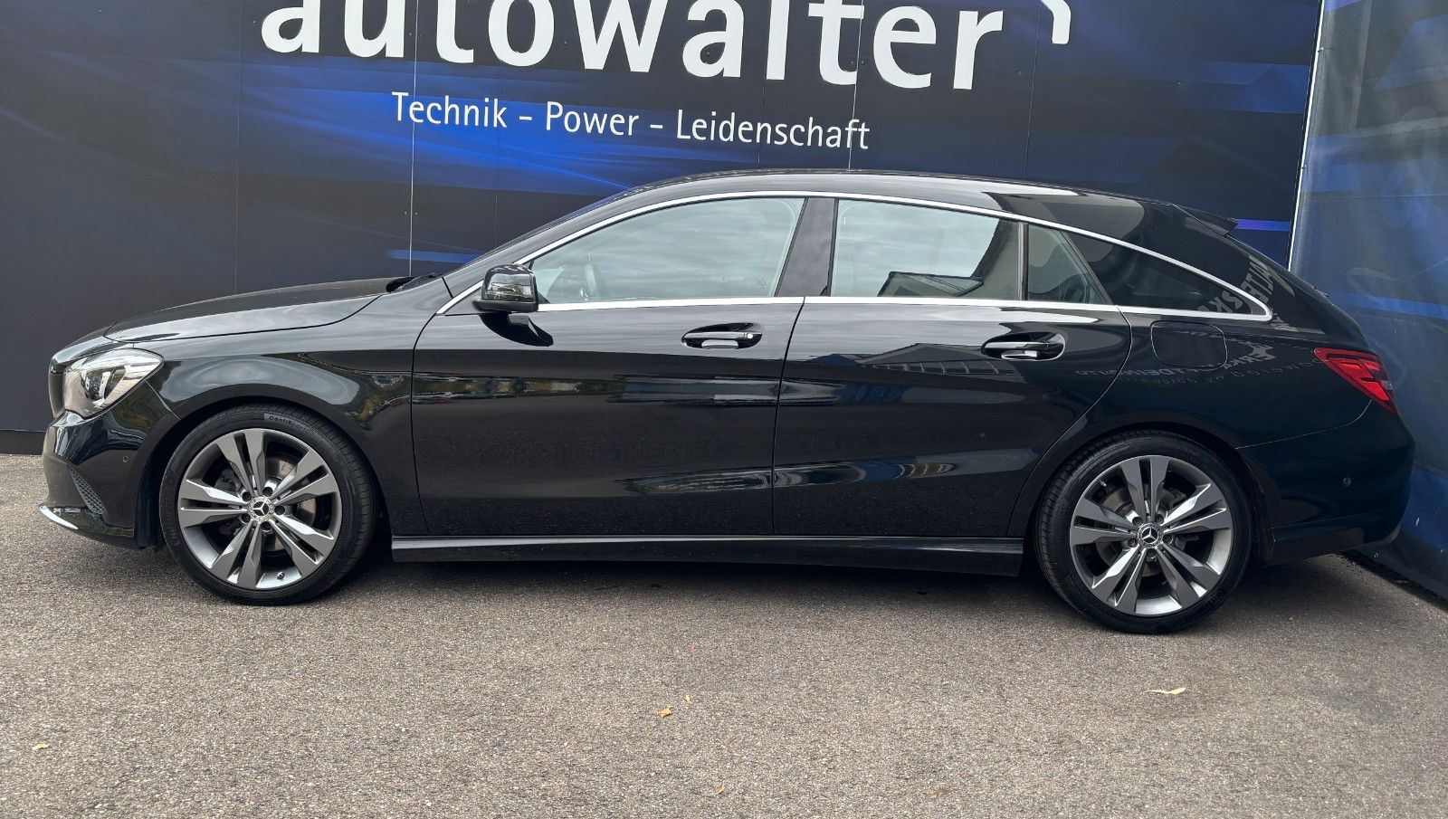 Fahrzeugabbildung Mercedes-Benz CLA Shooting Brake CLA 180