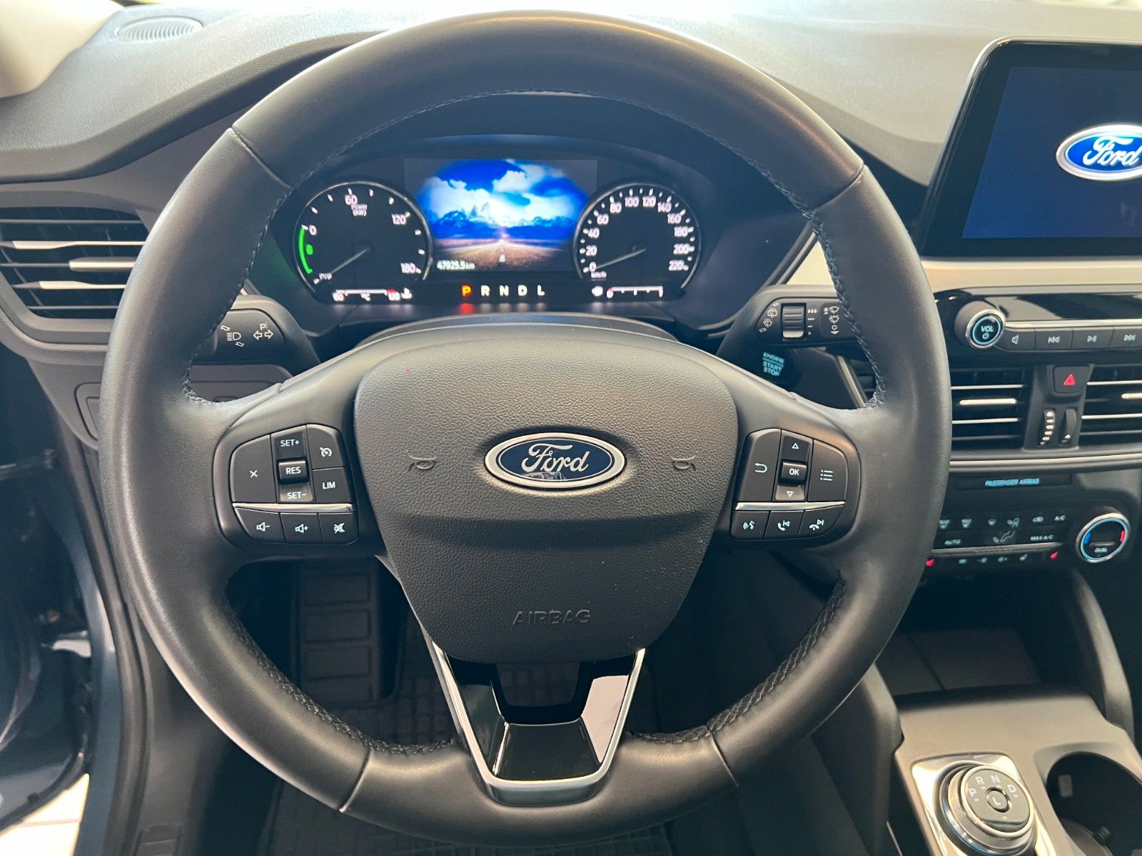 Fahrzeugabbildung Ford Kuga Plug-In Hybrid Cool & Connect*1.Hand*