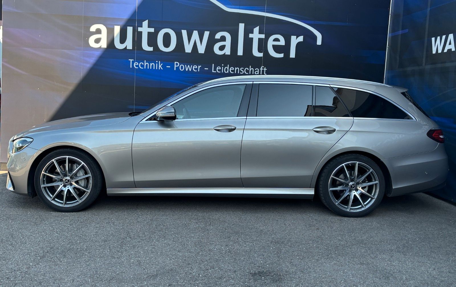 Fahrzeugabbildung Mercedes-Benz E 220  T-Modell AMG Line