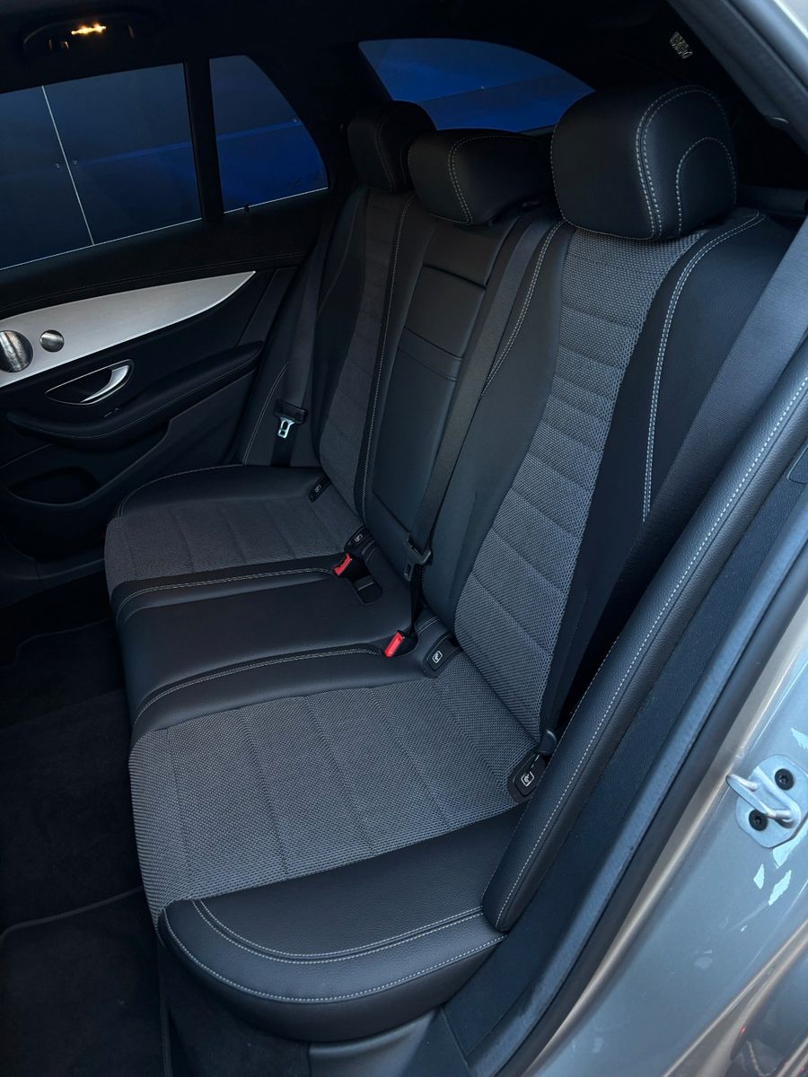 Fahrzeugabbildung Mercedes-Benz E 220  T-Modell AMG Line