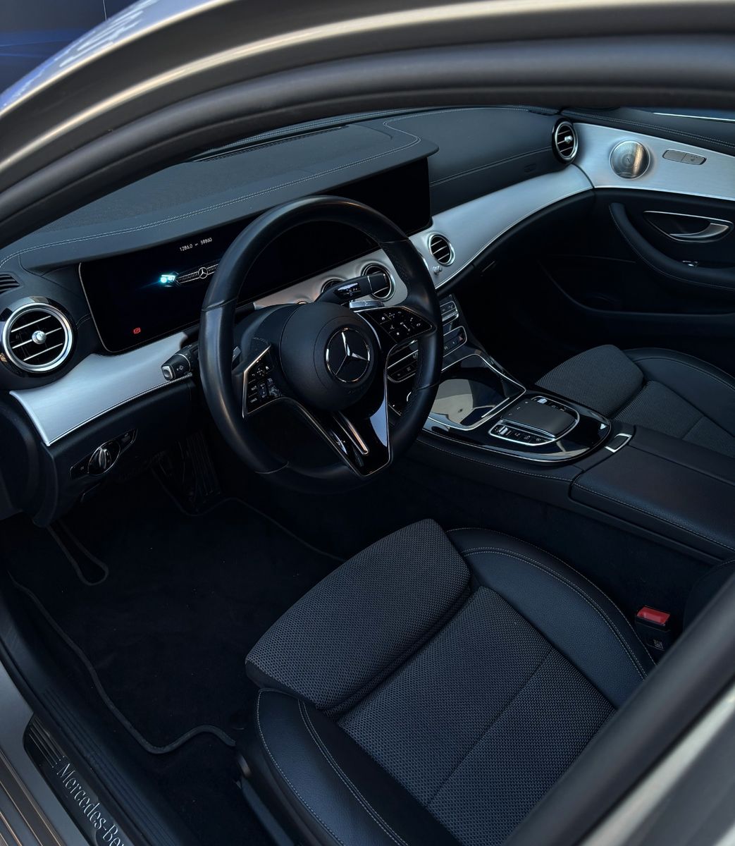 Fahrzeugabbildung Mercedes-Benz E 220  T-Modell AMG Line