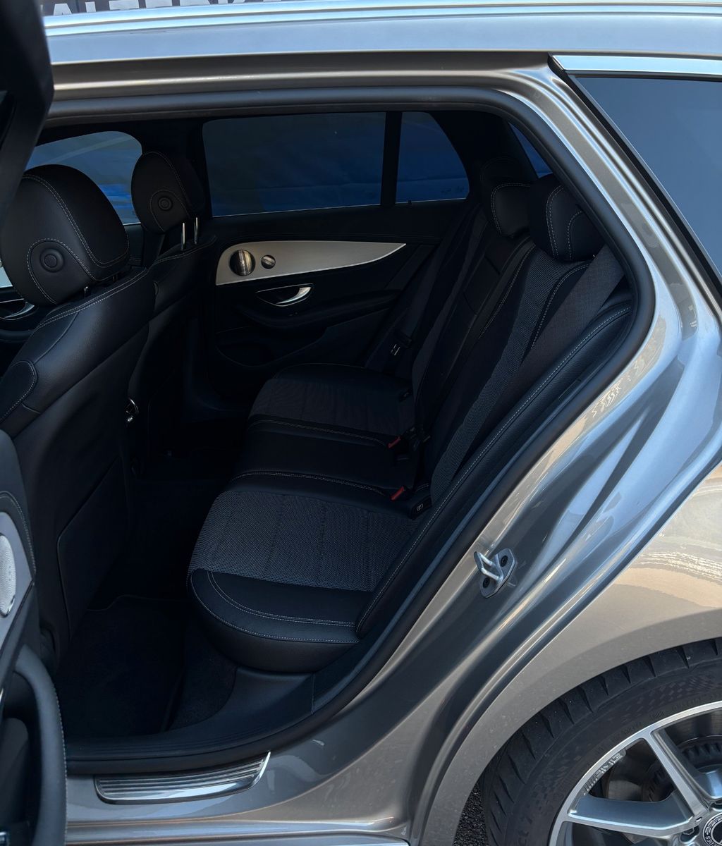 Fahrzeugabbildung Mercedes-Benz E 220  T-Modell AMG Line