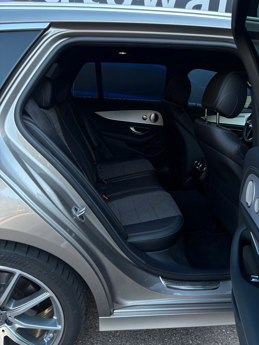Fahrzeugabbildung Mercedes-Benz E 220  T-Modell AMG Line
