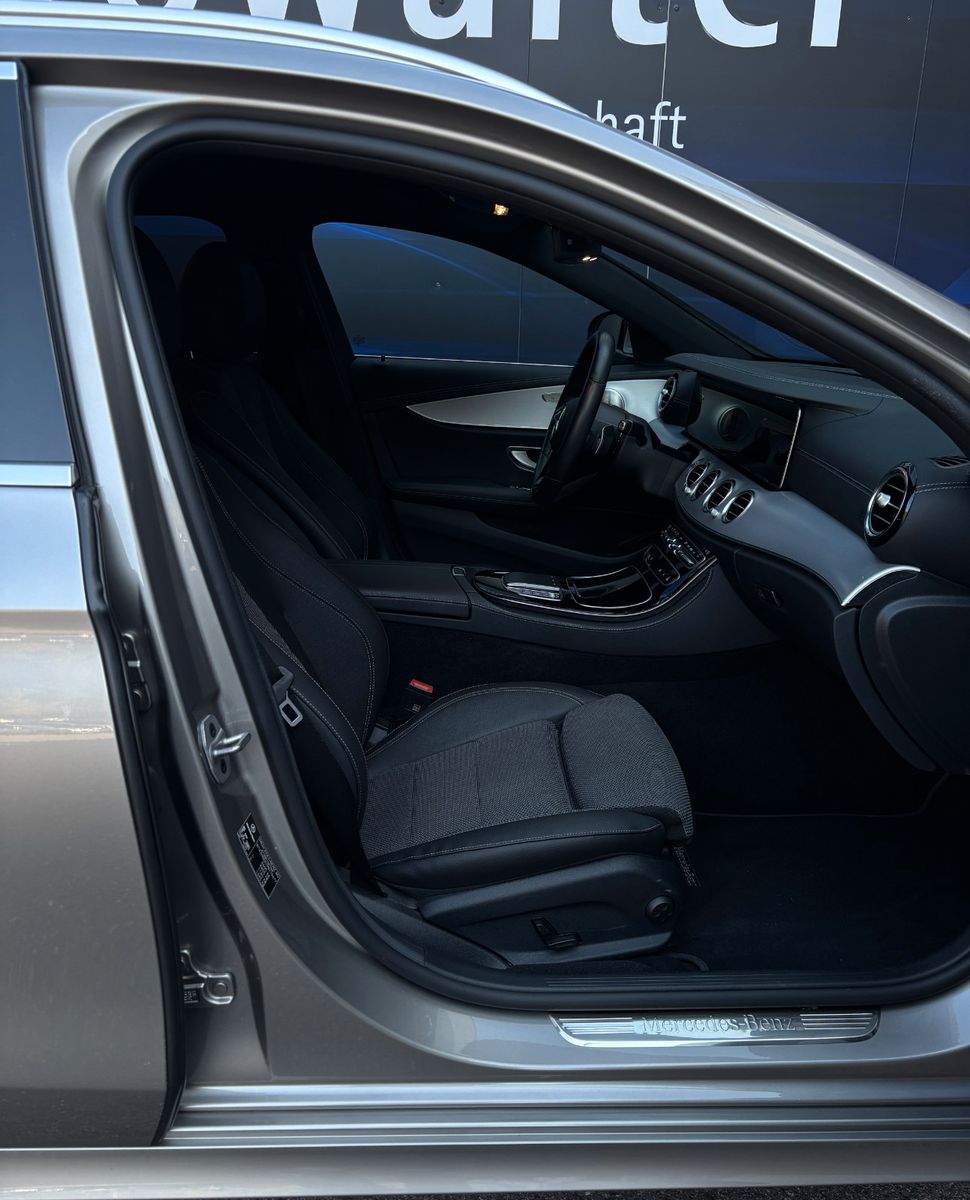 Fahrzeugabbildung Mercedes-Benz E 220  T-Modell AMG Line