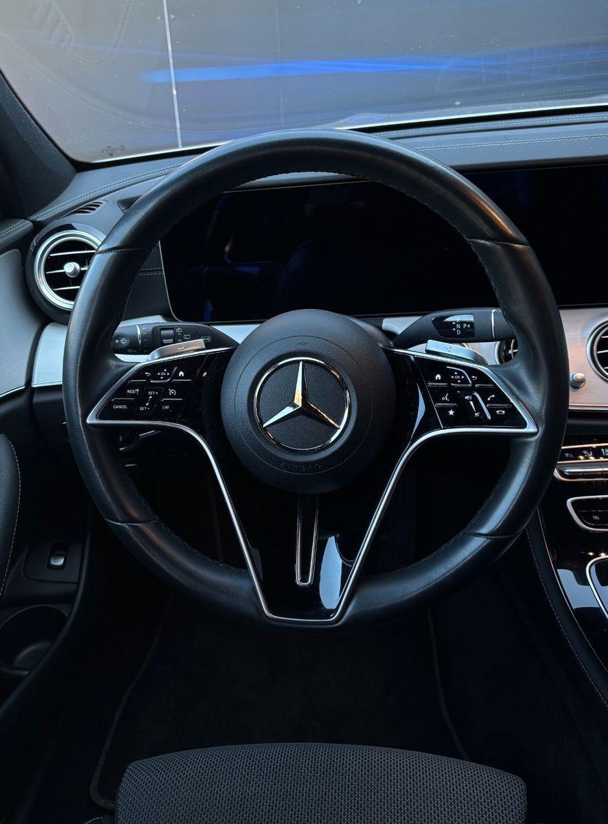 Fahrzeugabbildung Mercedes-Benz E 220  T-Modell AMG Line