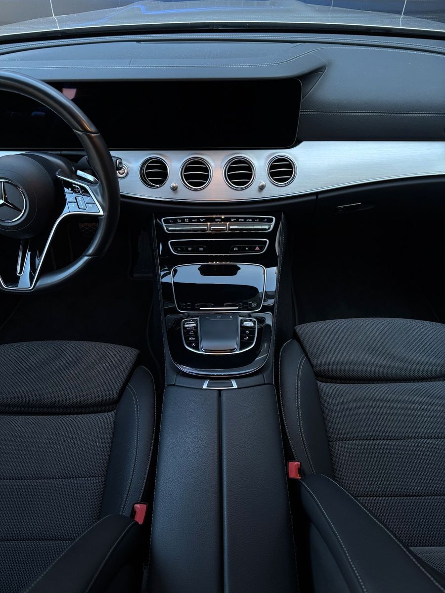Fahrzeugabbildung Mercedes-Benz E 220  T-Modell AMG Line