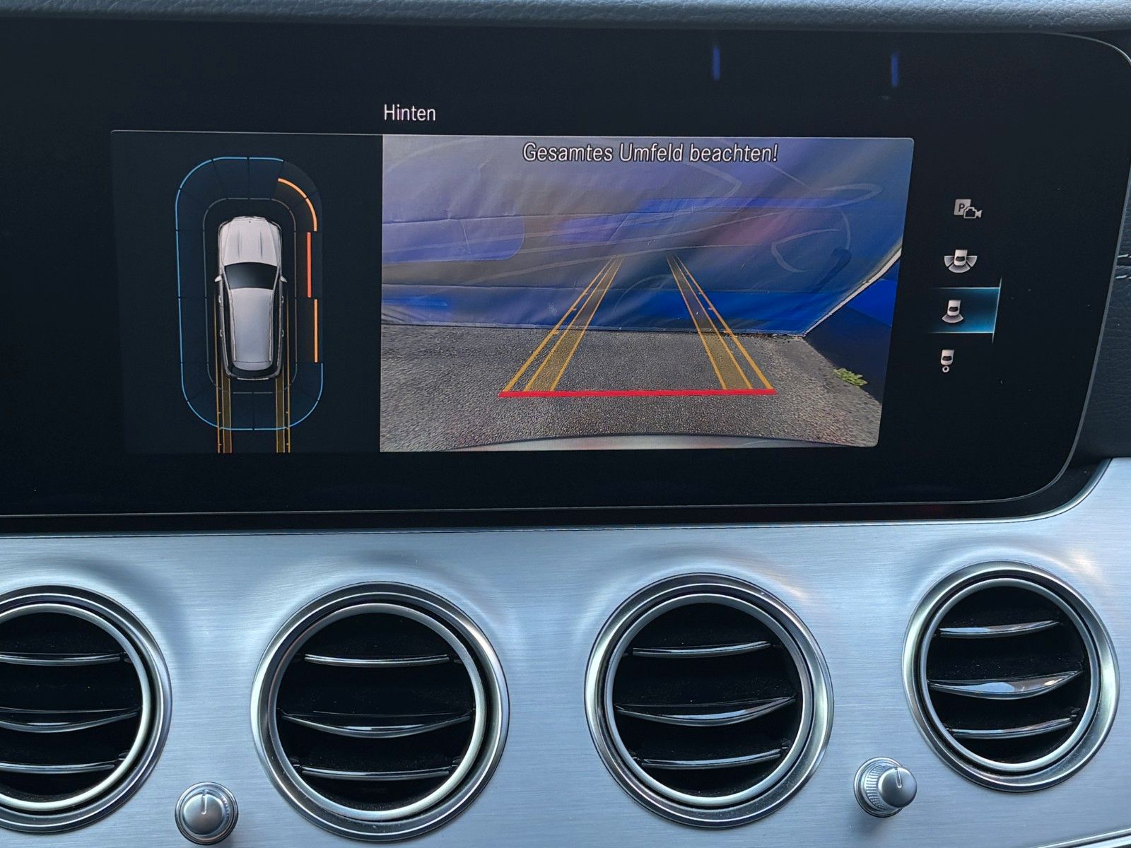 Fahrzeugabbildung Mercedes-Benz E 220  T-Modell AMG Line