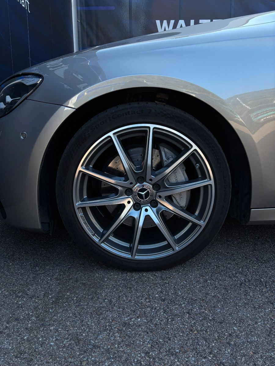 Fahrzeugabbildung Mercedes-Benz E 220  T-Modell AMG Line