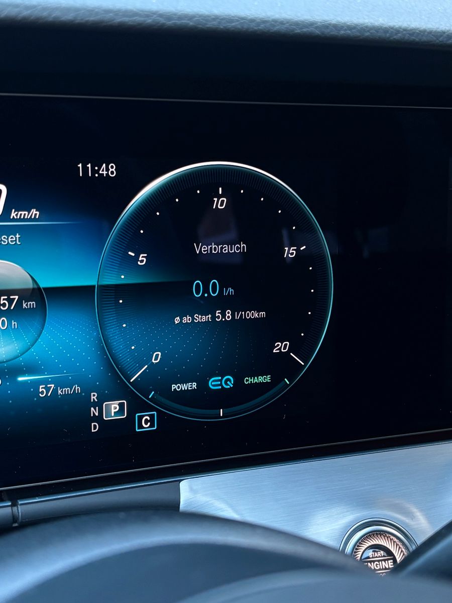 Fahrzeugabbildung Mercedes-Benz E 220  T-Modell AMG Line