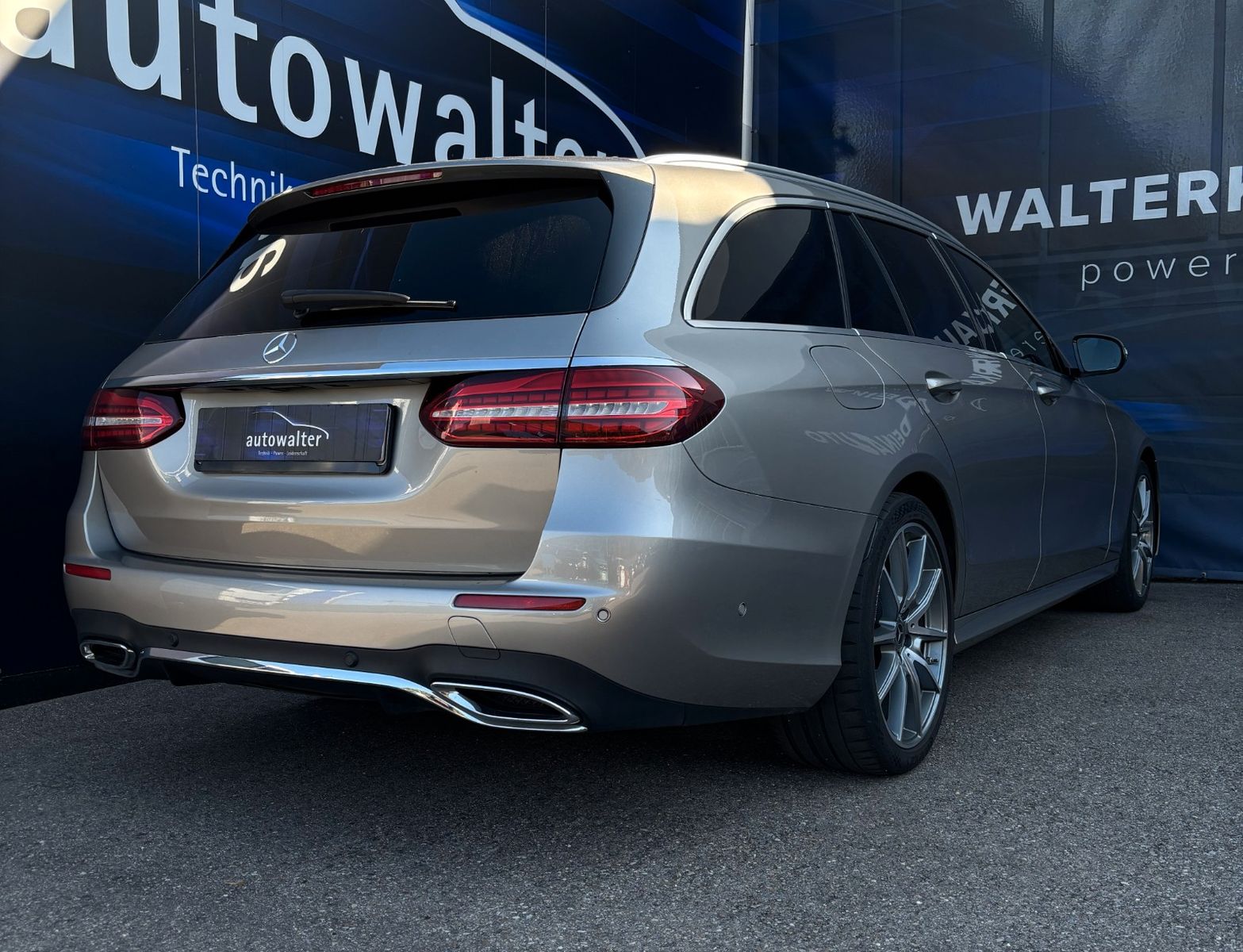 Fahrzeugabbildung Mercedes-Benz E 220  T-Modell AMG Line