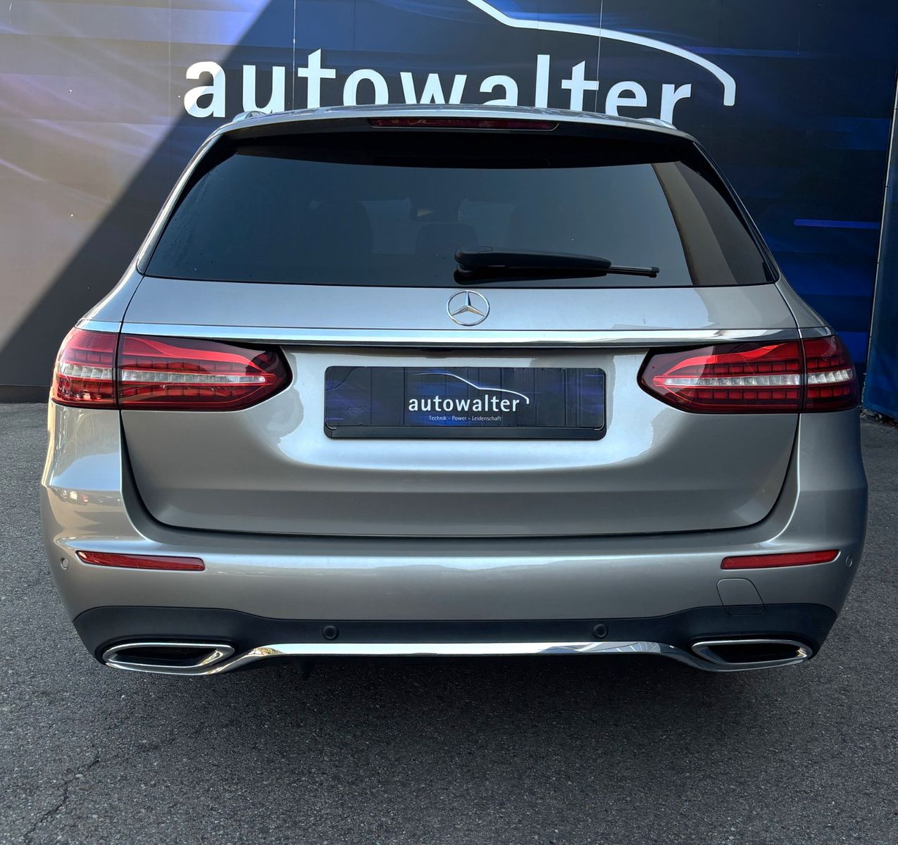 Fahrzeugabbildung Mercedes-Benz E 220  T-Modell AMG Line