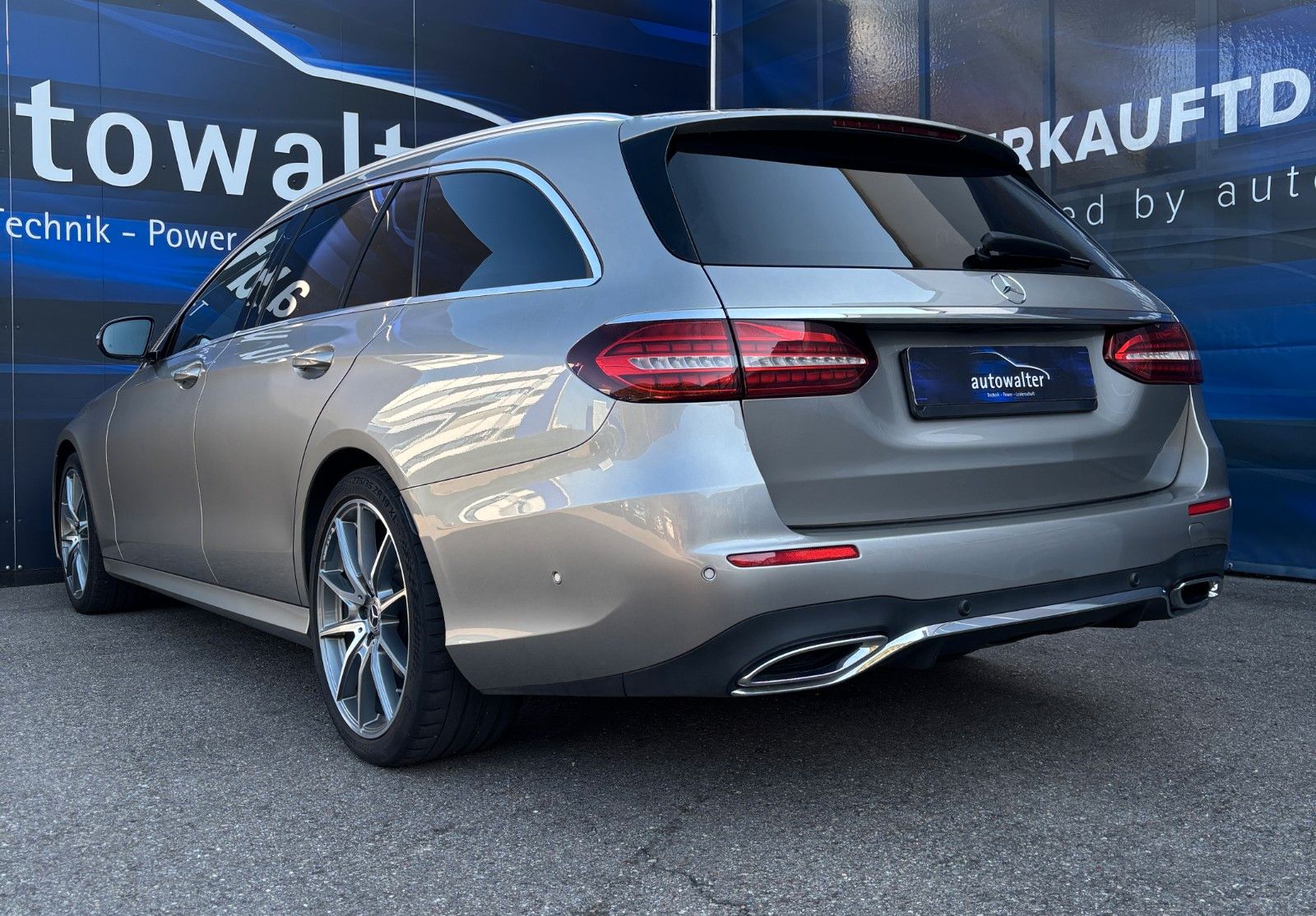 Fahrzeugabbildung Mercedes-Benz E 220  T-Modell AMG Line