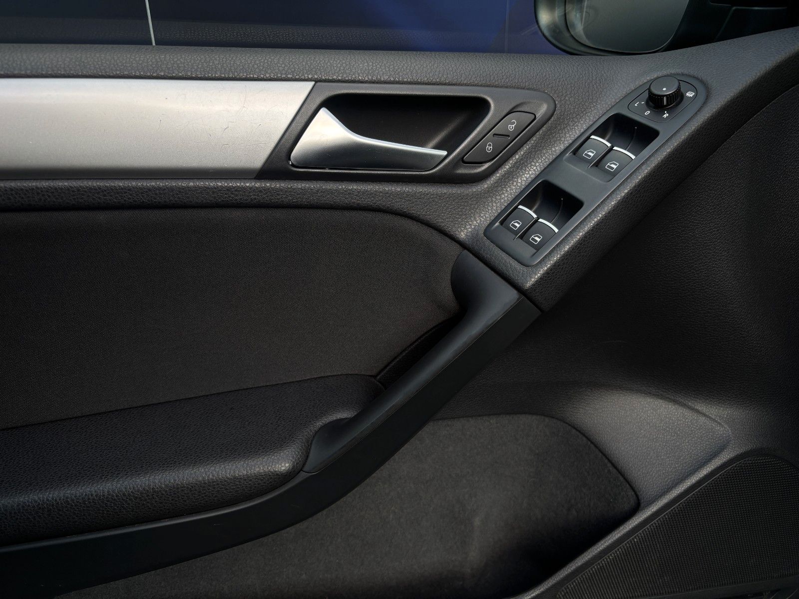 Fahrzeugabbildung Volkswagen Golf VI Cabriolet Basis BMT