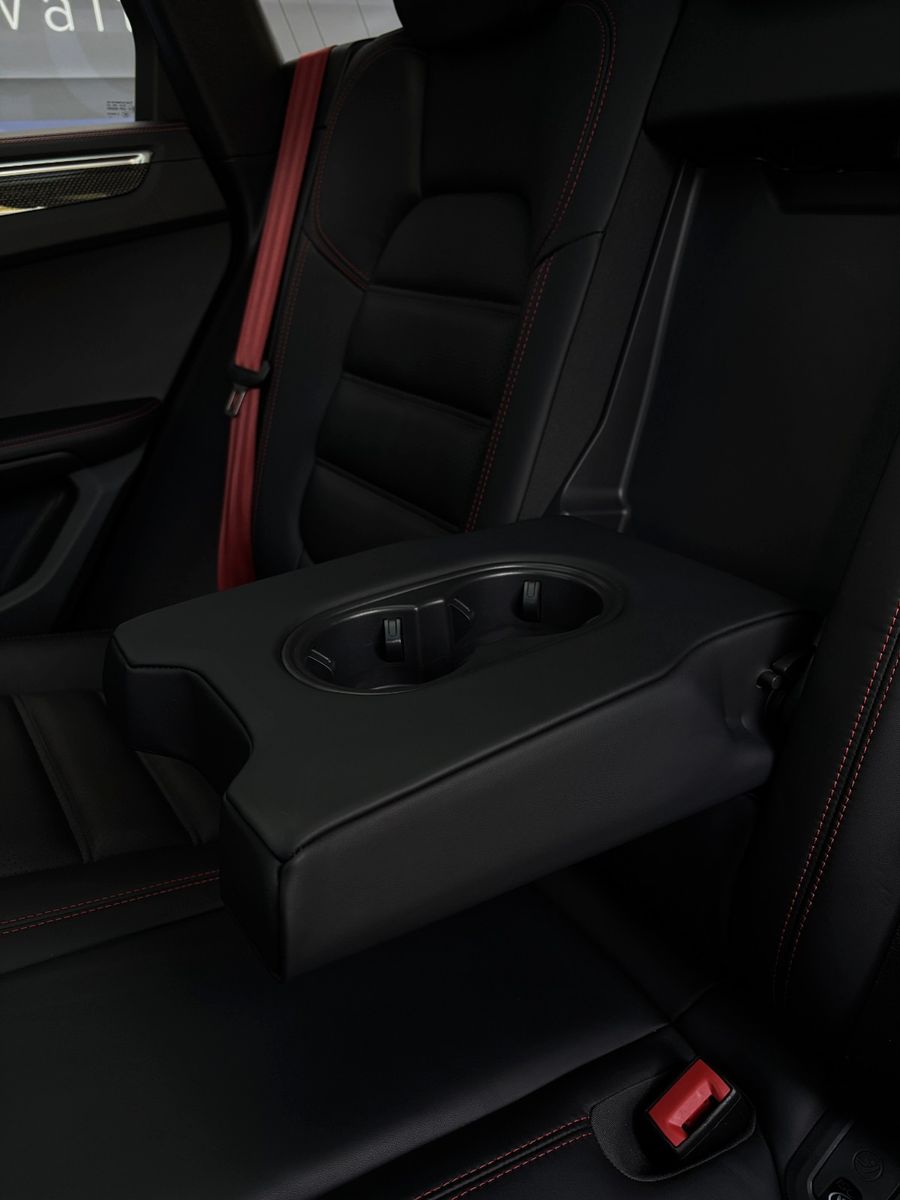 Fahrzeugabbildung Porsche Macan GTS-Pano-AHK schwenk-Carbon-Standheizung