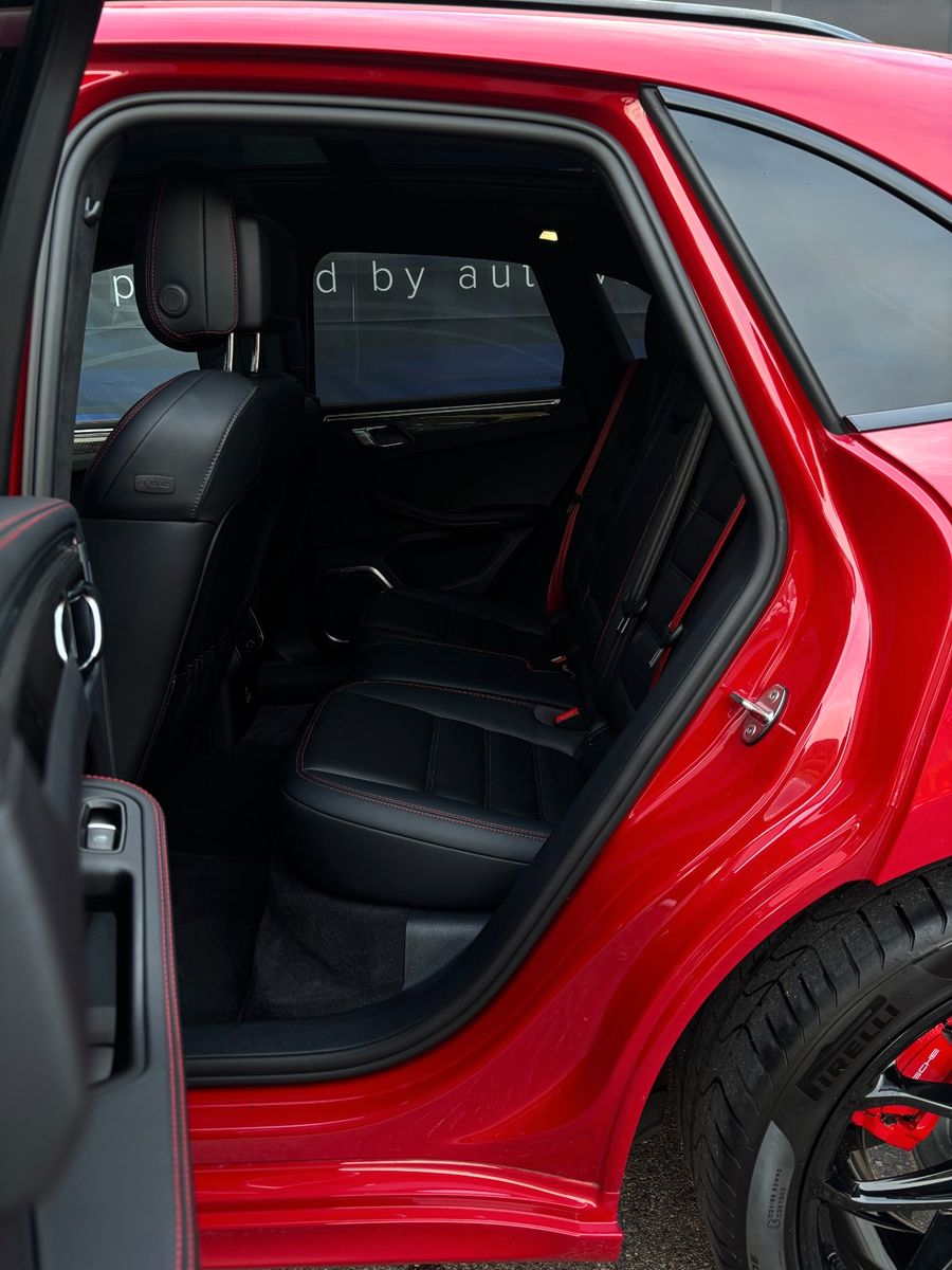Fahrzeugabbildung Porsche Macan GTS-Pano-AHK schwenk-Carbon-Standheizung