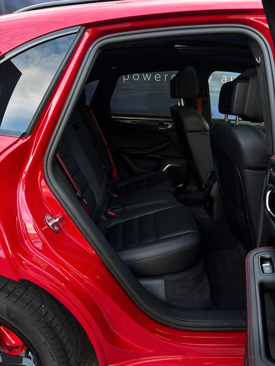 Fahrzeugabbildung Porsche Macan GTS-Pano-AHK schwenk-Carbon-Standheizung