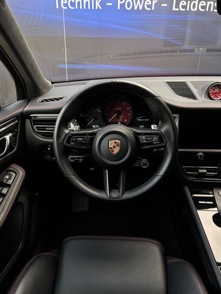 Fahrzeugabbildung Porsche Macan GTS-Pano-AHK schwenk-Carbon-Standheizung