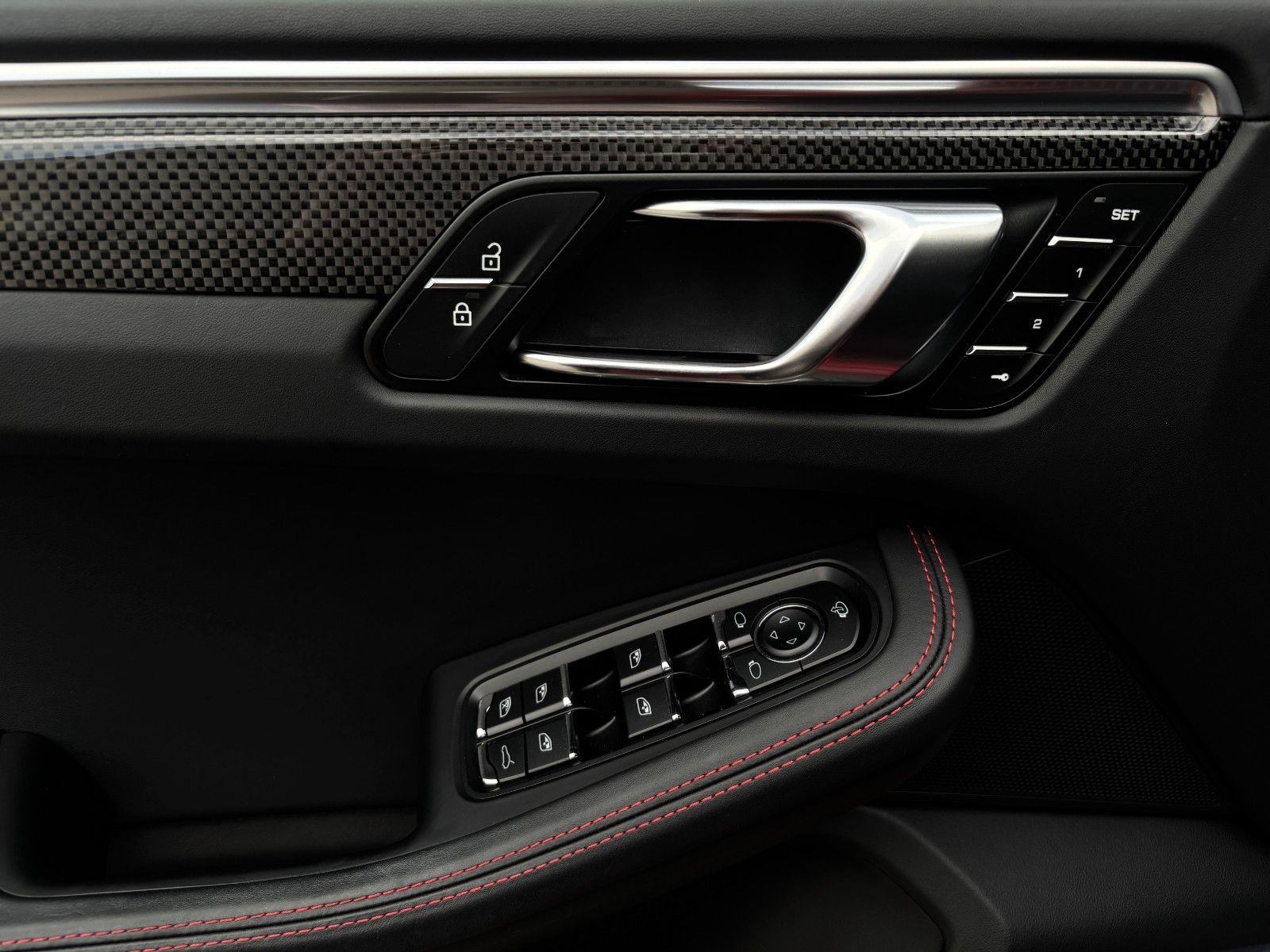 Fahrzeugabbildung Porsche Macan GTS-Pano-AHK schwenk-Carbon-Standheizung