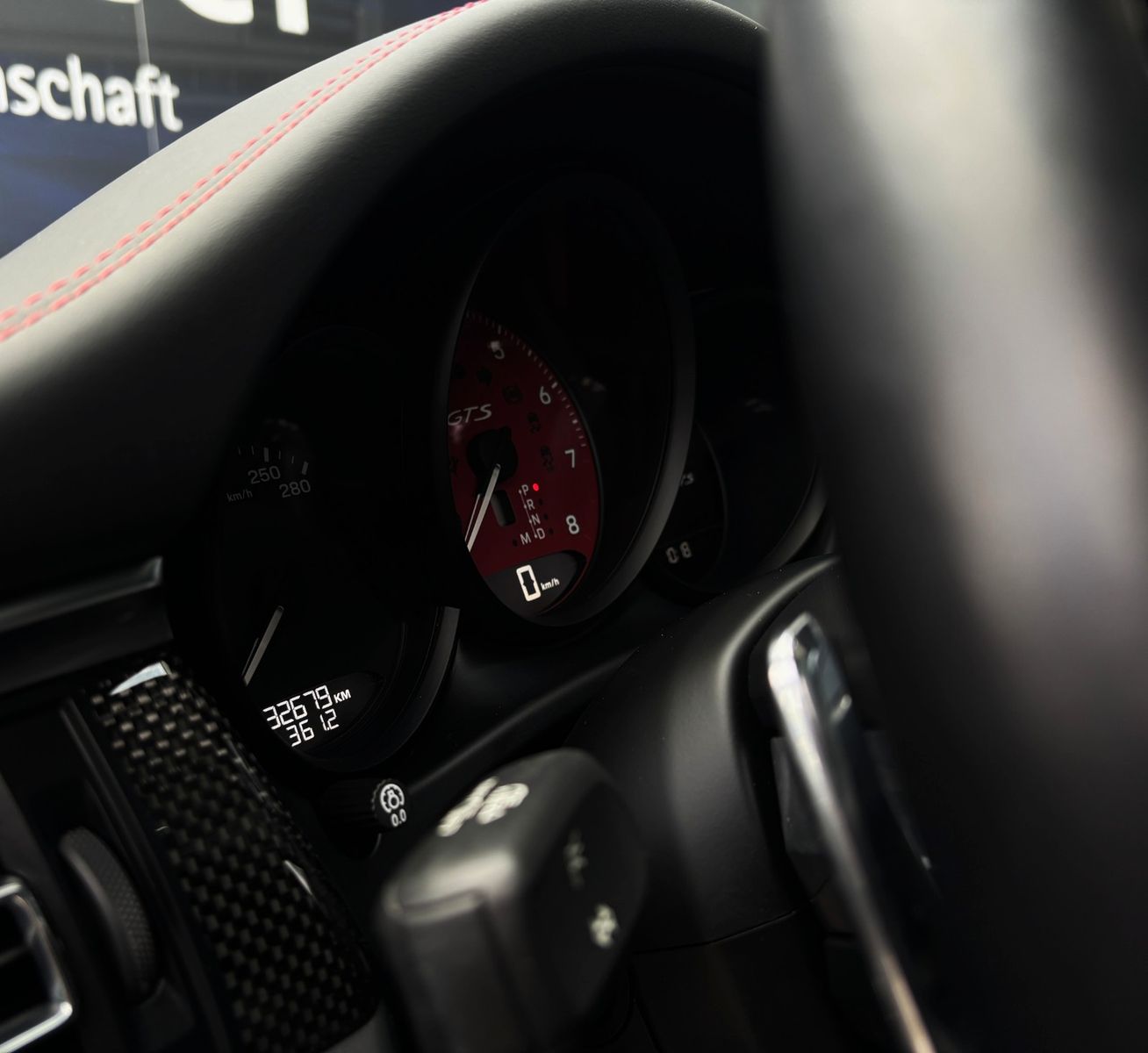 Fahrzeugabbildung Porsche Macan GTS-Pano-AHK schwenk-Carbon-Standheizung