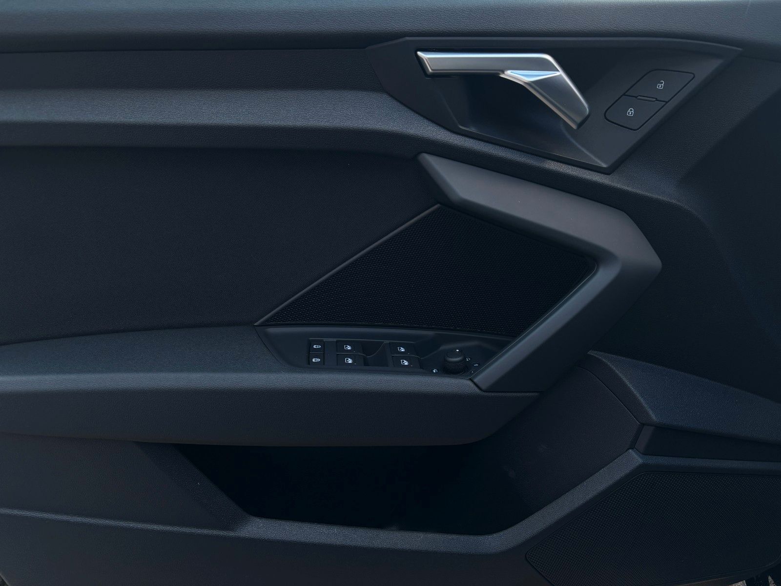 Fahrzeugabbildung Audi A3 Sportback 30 TFSI basis
