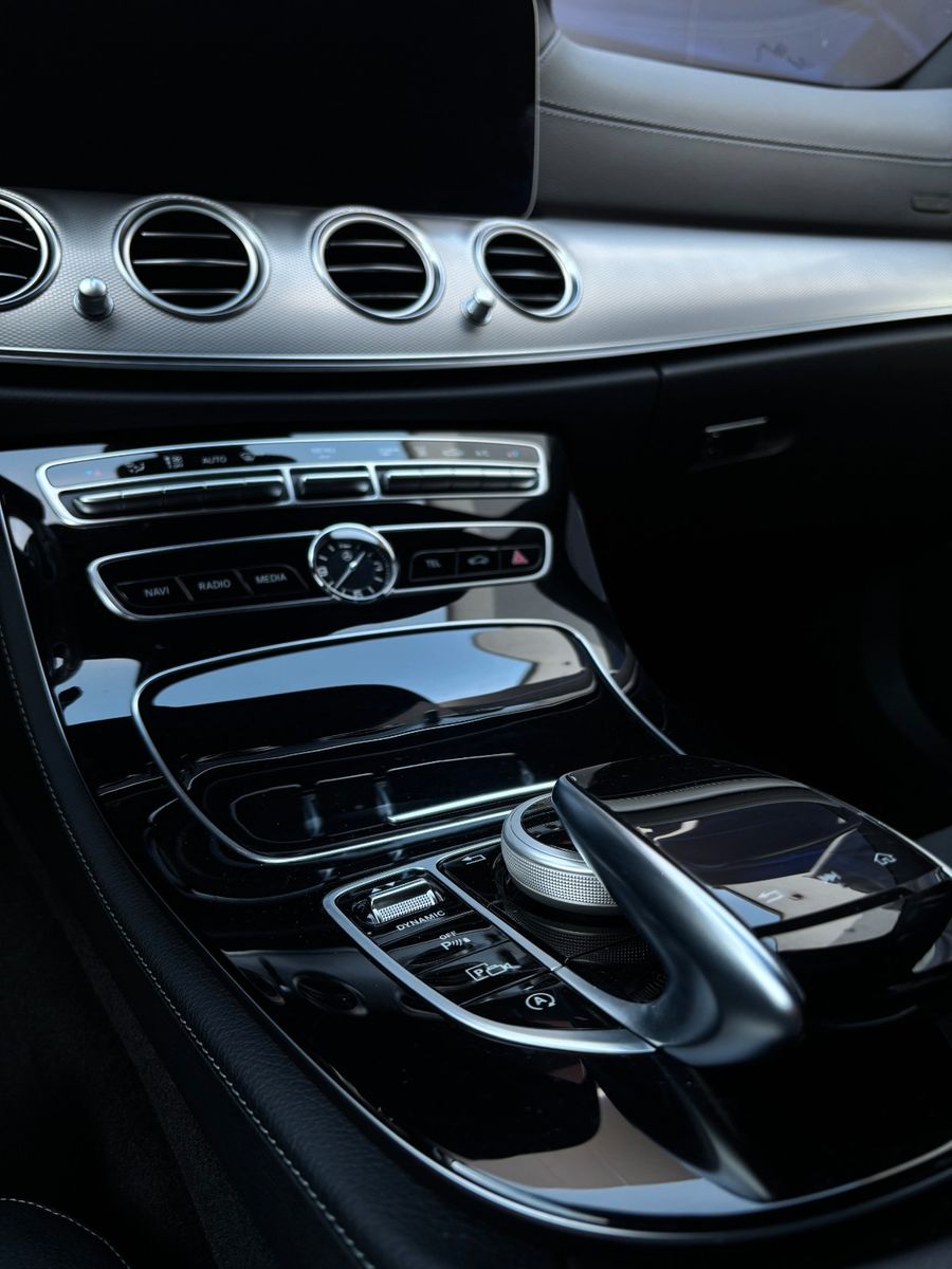 Fahrzeugabbildung Mercedes-Benz E 300 d AMG Line