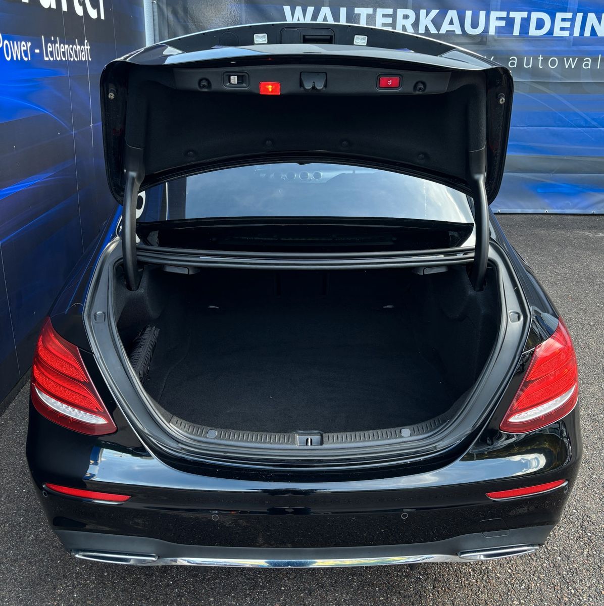 Fahrzeugabbildung Mercedes-Benz E 300 d AMG Line