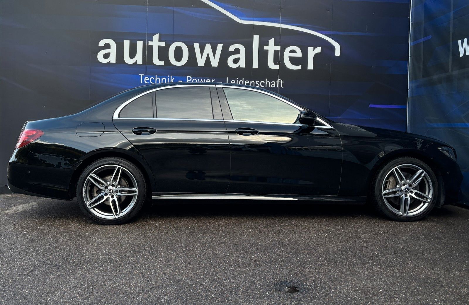 Fahrzeugabbildung Mercedes-Benz E 300 d AMG Line