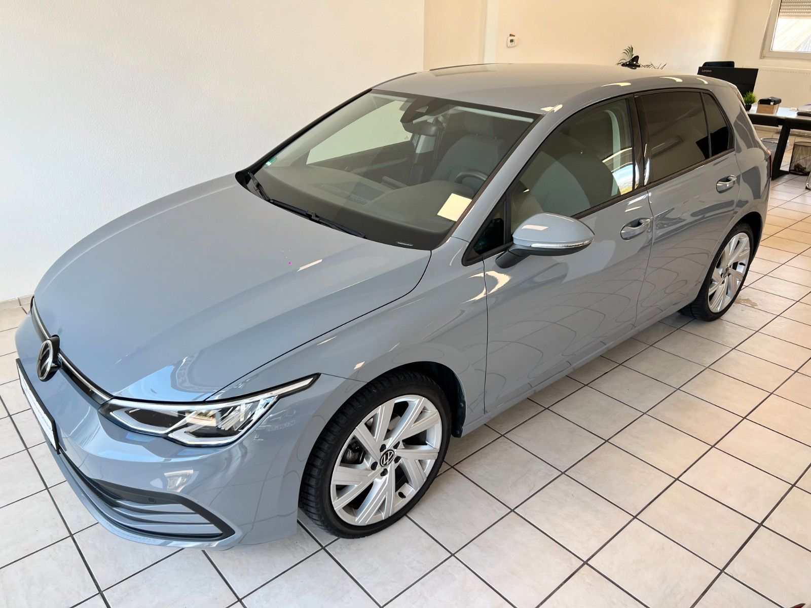 Fahrzeugabbildung Volkswagen Golf VIII Lim. Life eTSI*Service Neu*