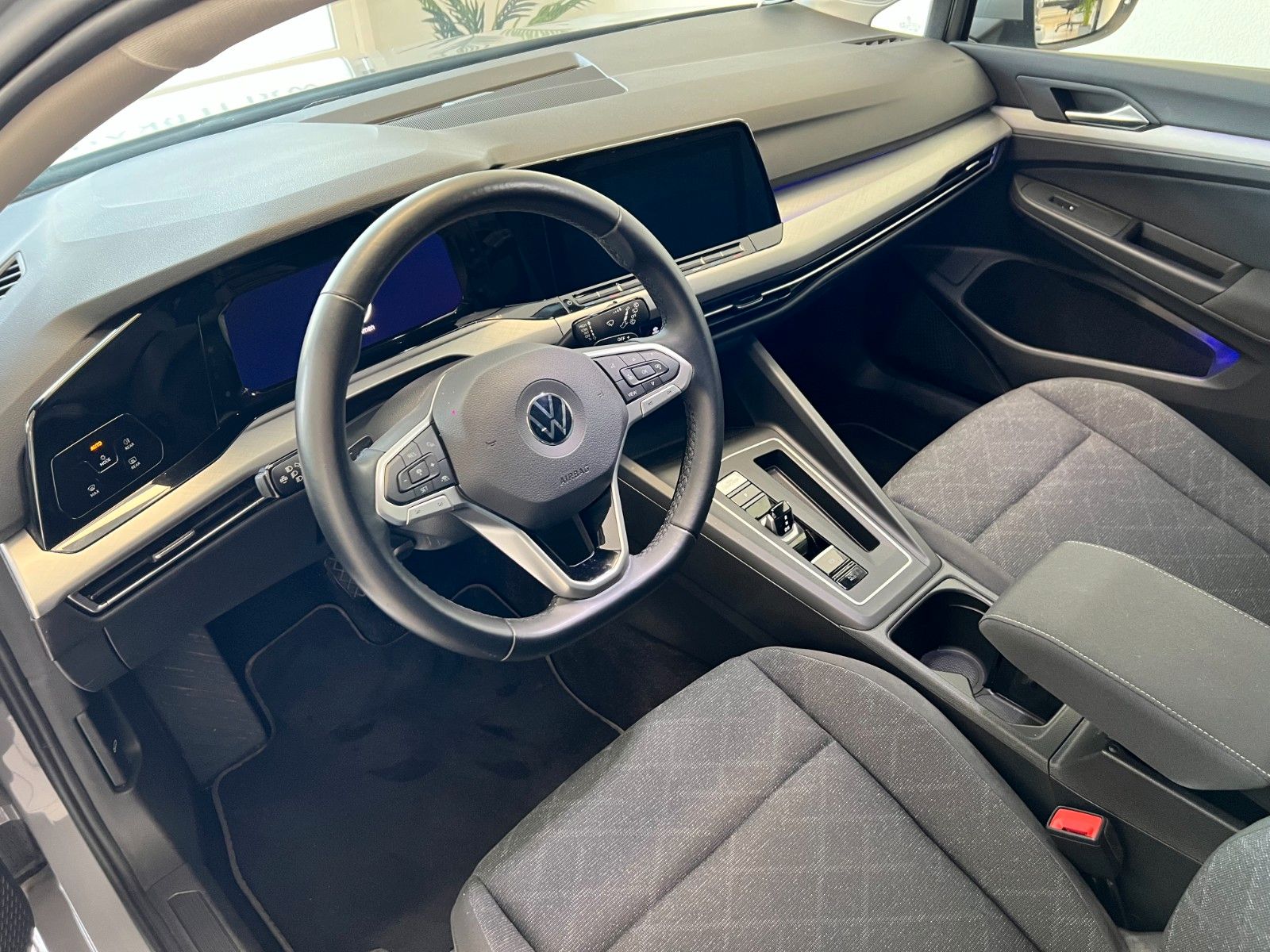 Fahrzeugabbildung Volkswagen Golf VIII Lim. Life eTSI*Service Neu*