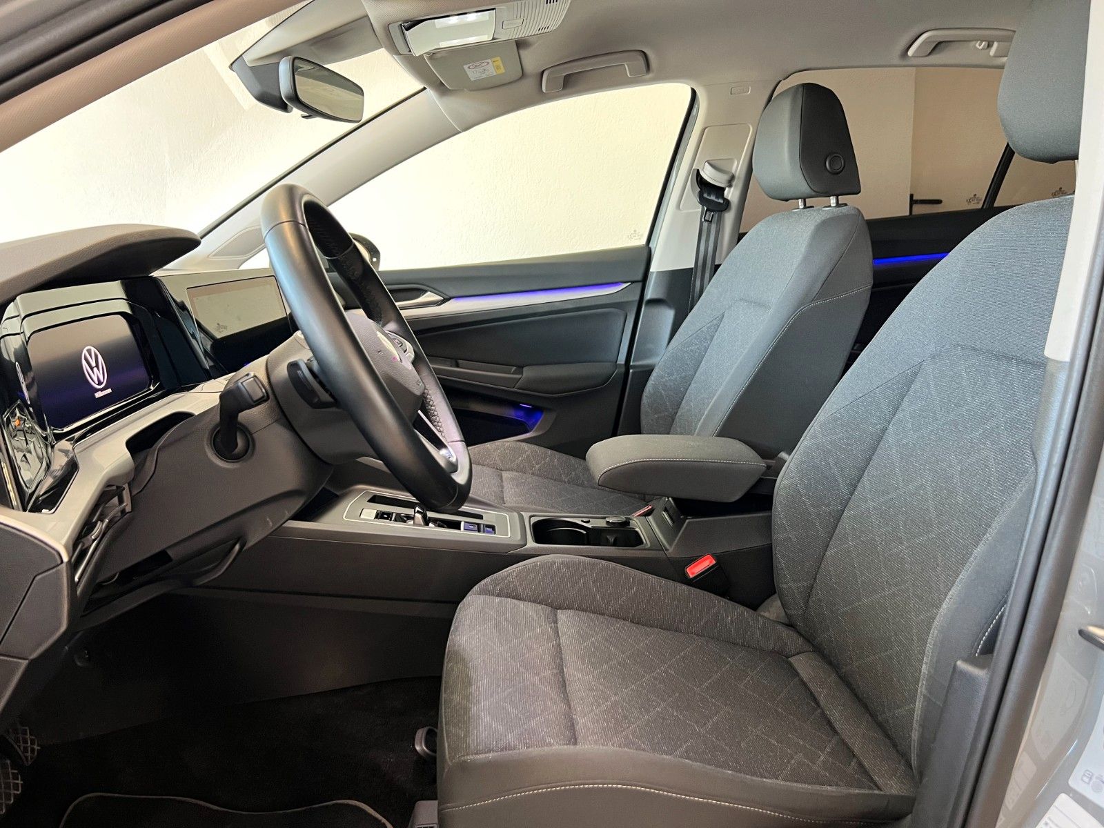 Fahrzeugabbildung Volkswagen Golf VIII Lim. Life eTSI*Service Neu*