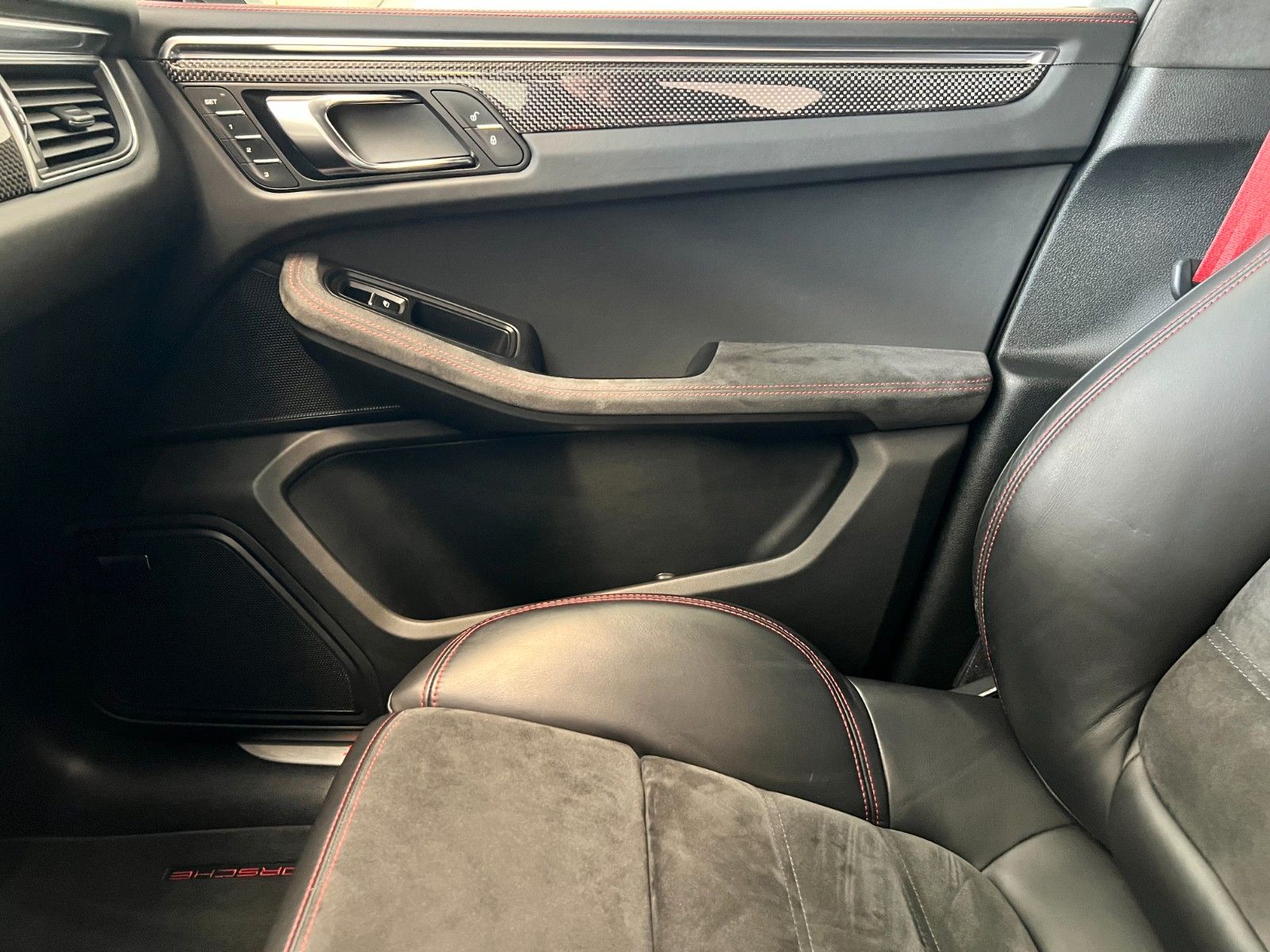 Fahrzeugabbildung Porsche Macan GTS*PDLS+*Carbon*Approved