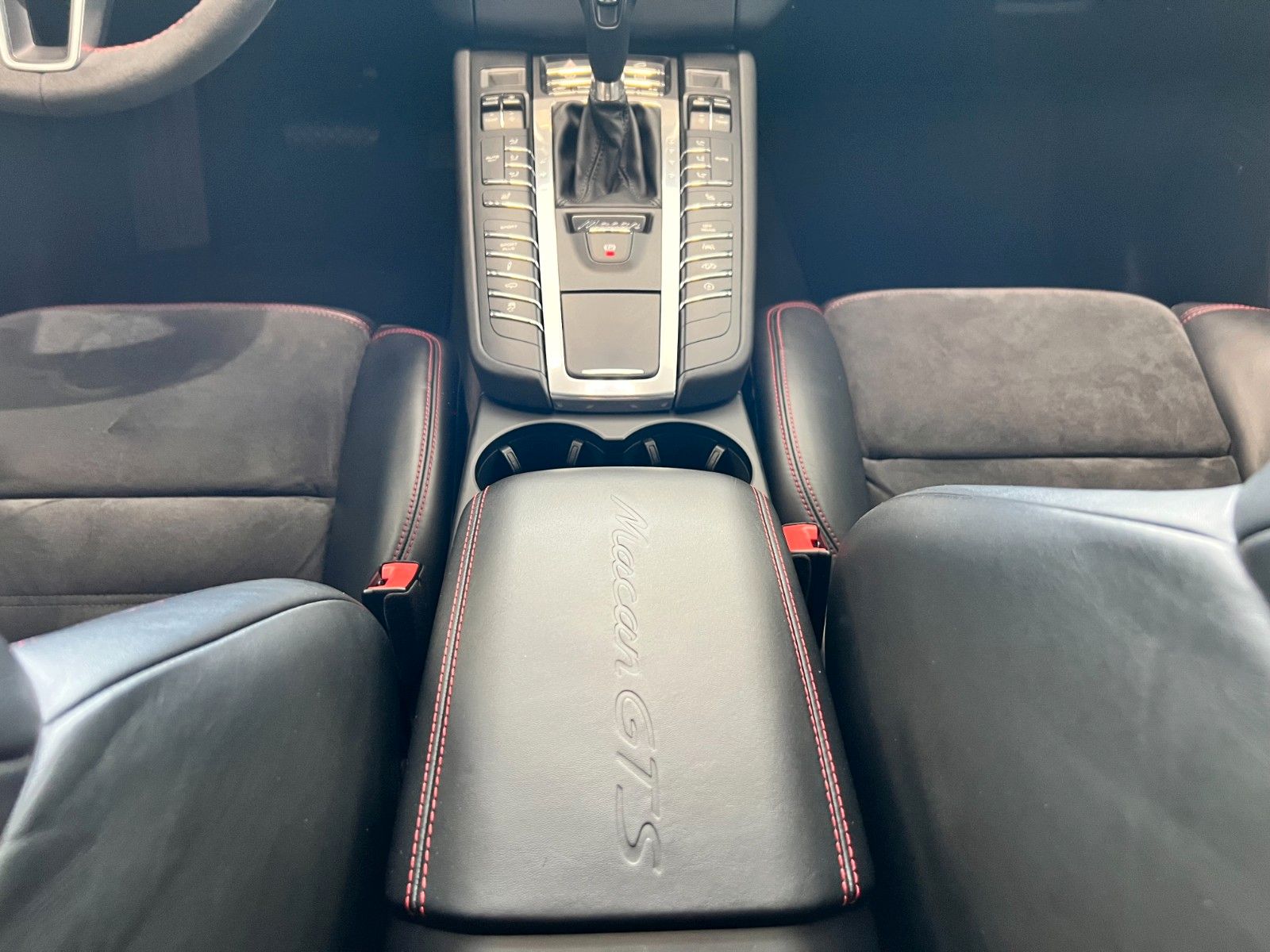 Fahrzeugabbildung Porsche Macan GTS*PDLS+*Carbon*Approved